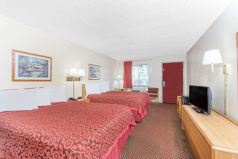 Guest room at the Days Inn Eureka Springs in Eureka Springs, Arkansas