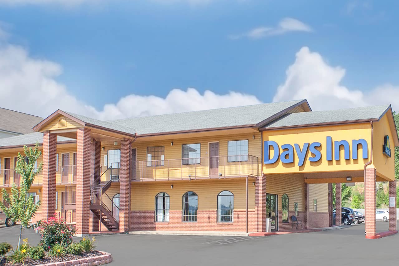 Hotels In Springdale Arkansas Days Inn Days Inn By Wyndham Fayetteville