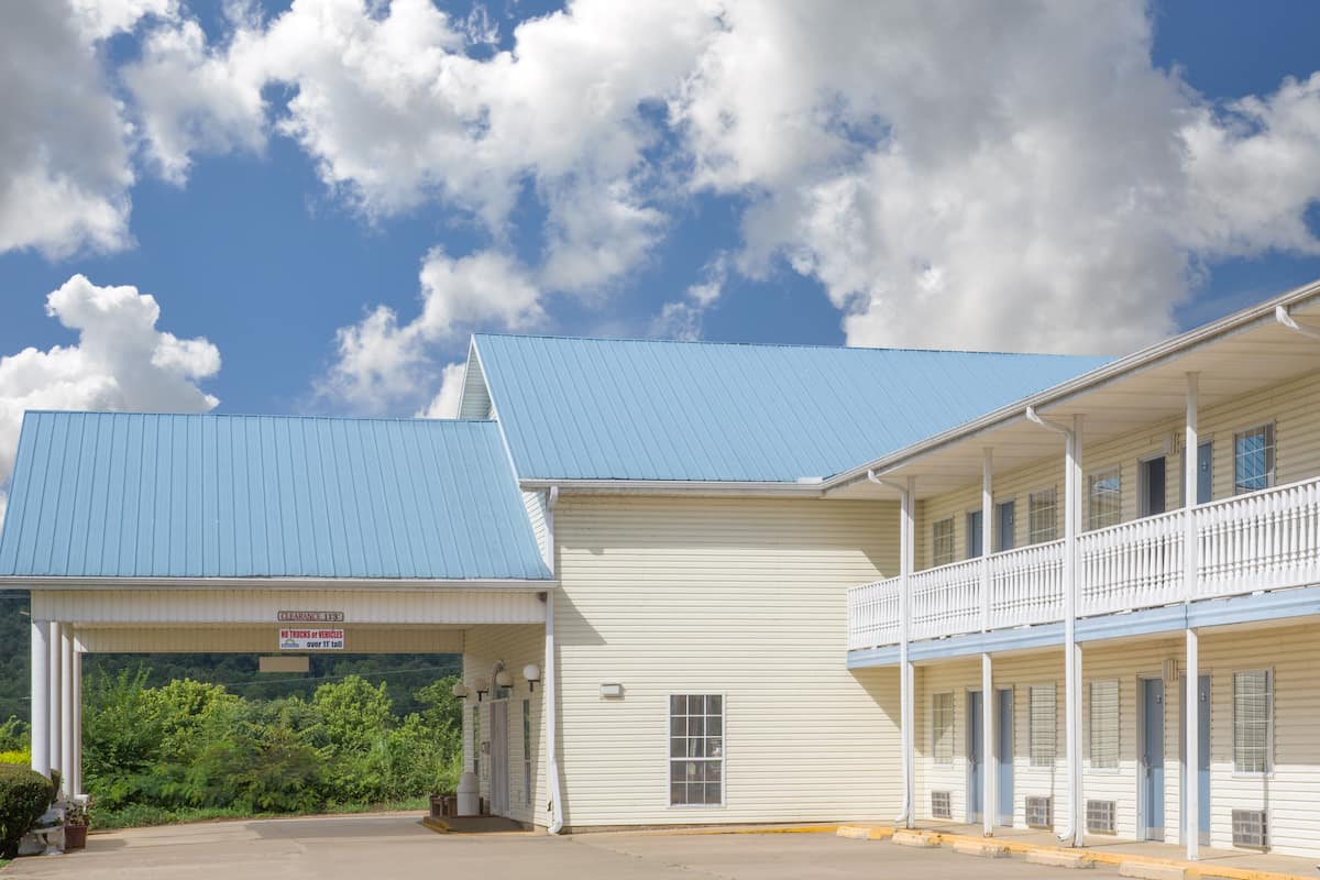 Days Inn By Wyndham Hardy Hotels Ar 72542 Exterior Of Days Inn By Wyndham Hardy Hotel In Arkansas