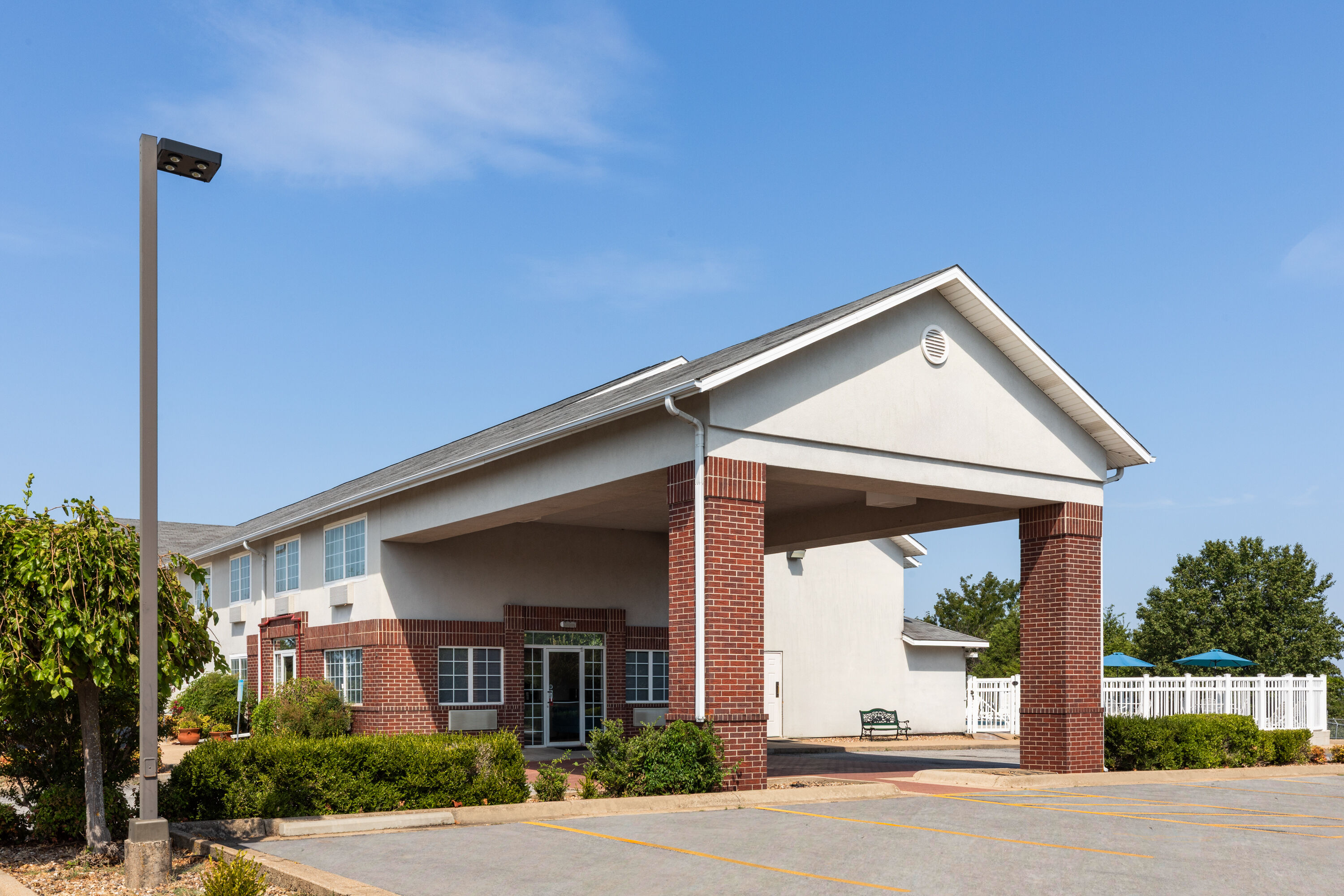 Exterior Day Image of Days Inn by Wyndham Mountain Home hotel in Mountain Home, Arkansas