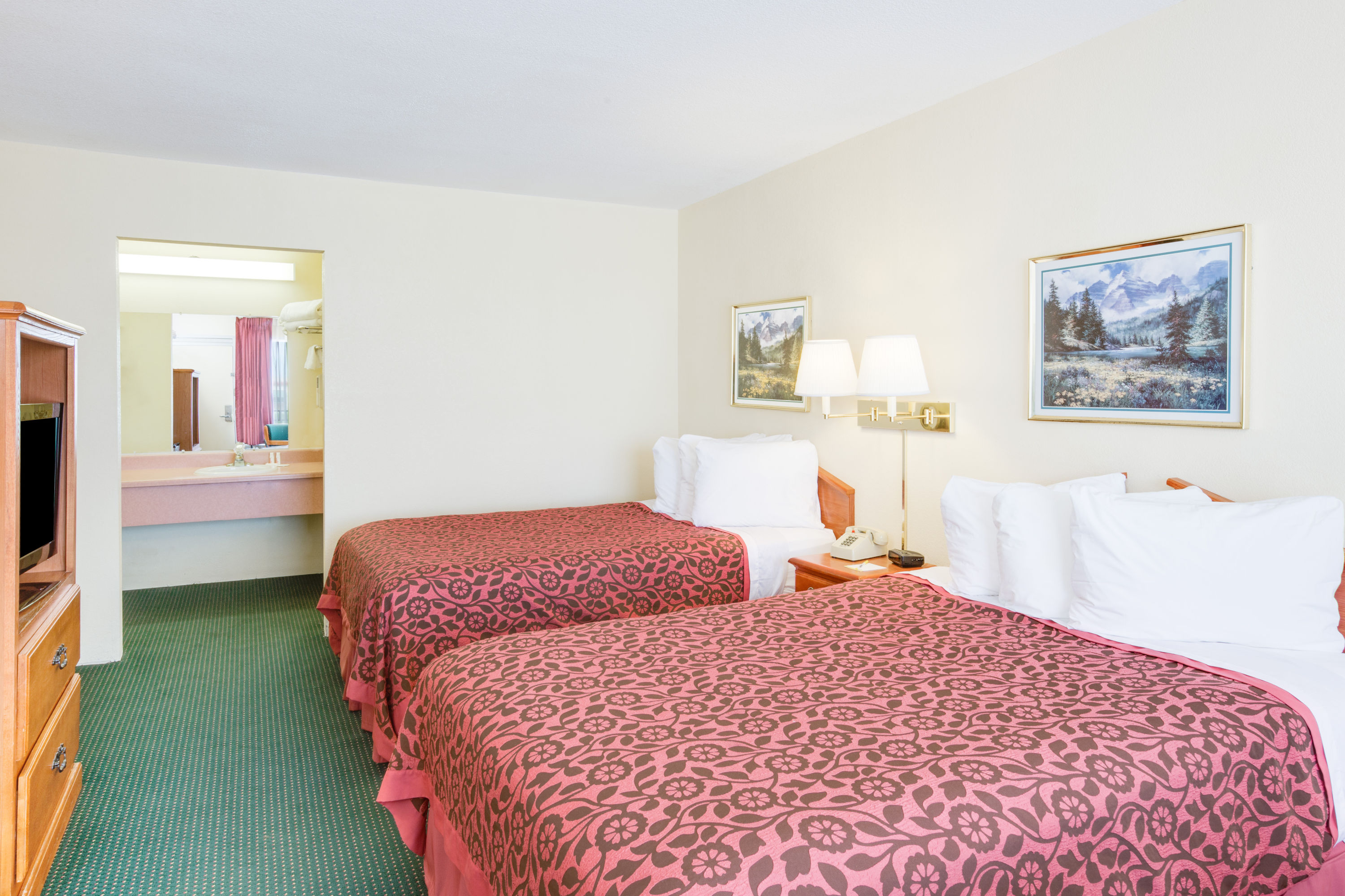 Guest room at the Days Inn by Wyndham Newport in Newport, Arkansas