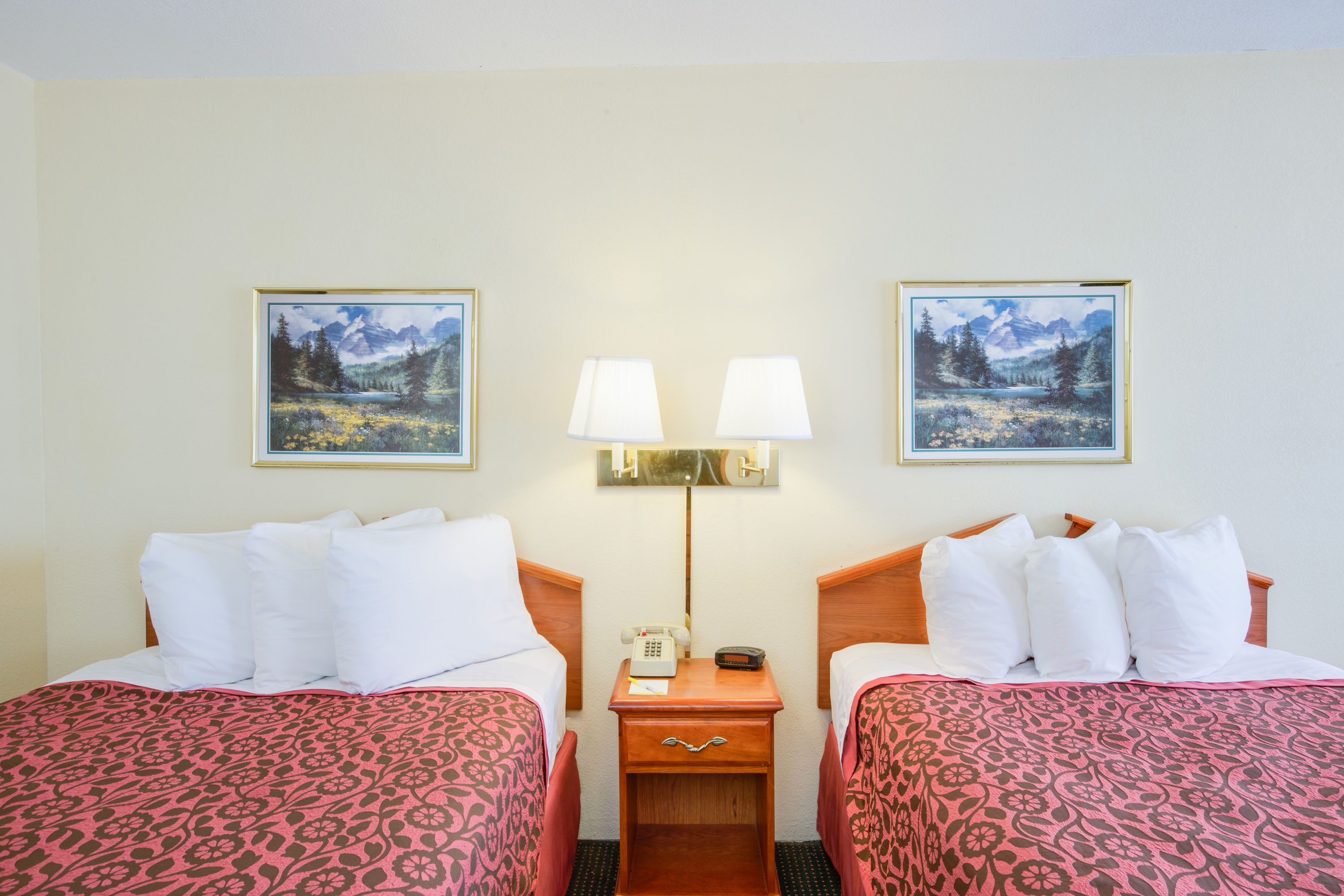 Guest room at the Days Inn by Wyndham Newport in Newport, Arkansas