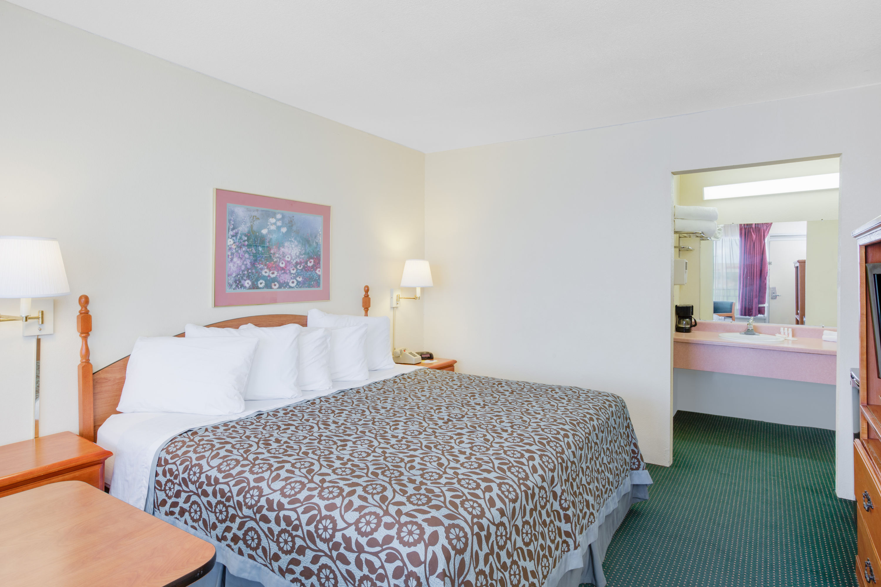 Guest room at the Days Inn by Wyndham Newport in Newport, Arkansas