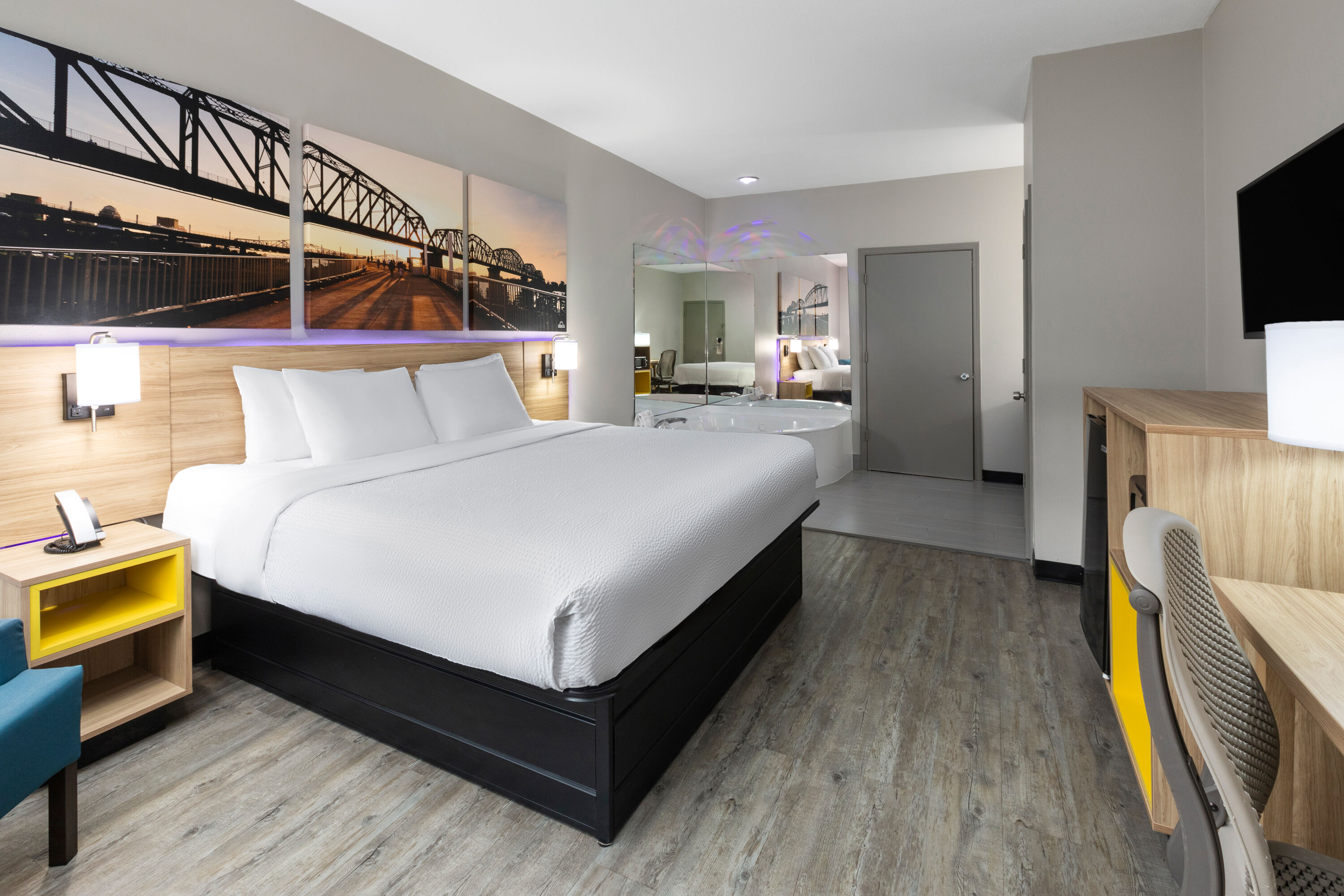 Days Inn by Wyndham North Little Rock/ Maumelle hot tub suite in North Little Rock, Arkansas