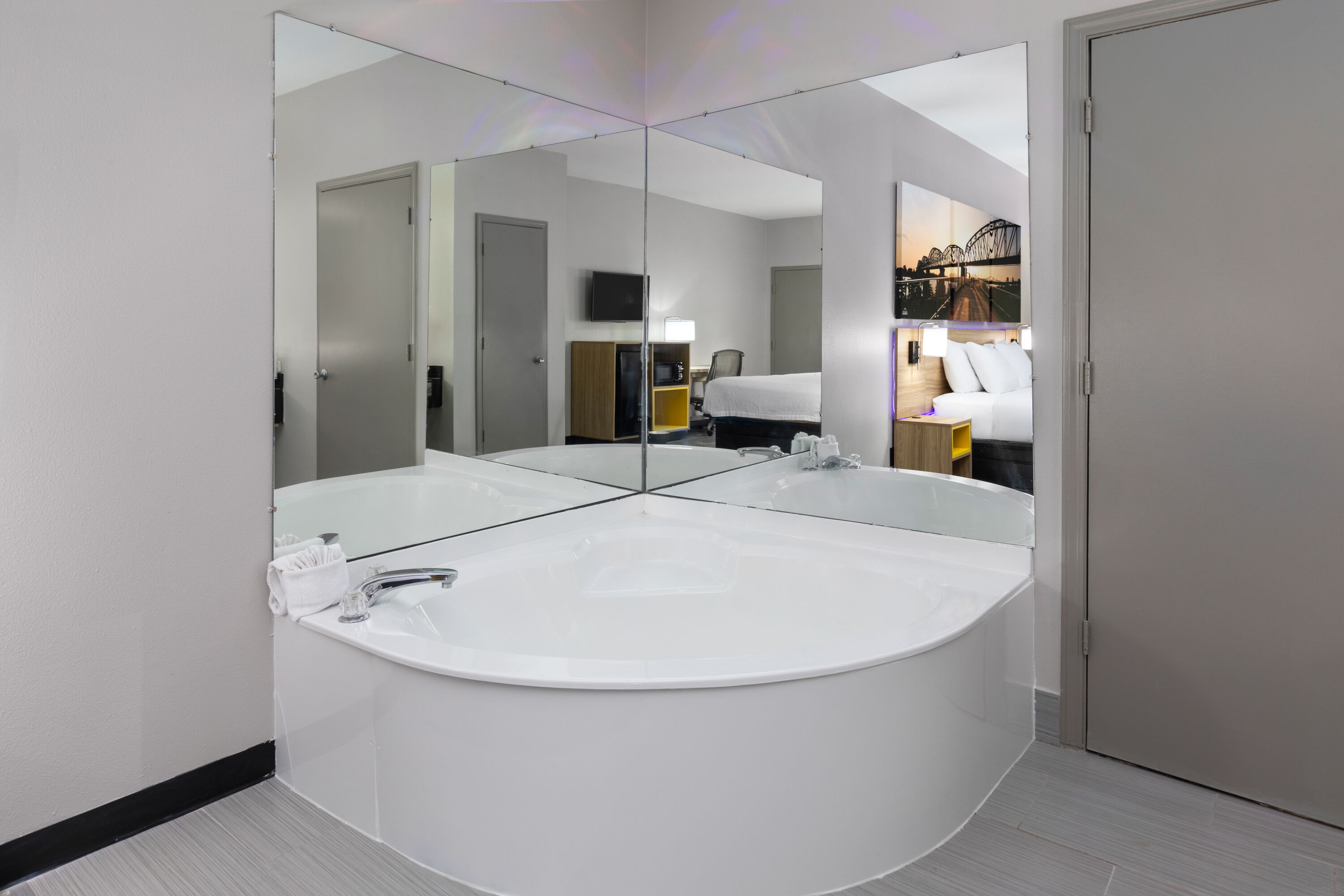 Days Inn by Wyndham North Little Rock/ Maumelle hot tub suite in North Little Rock, Arkansas