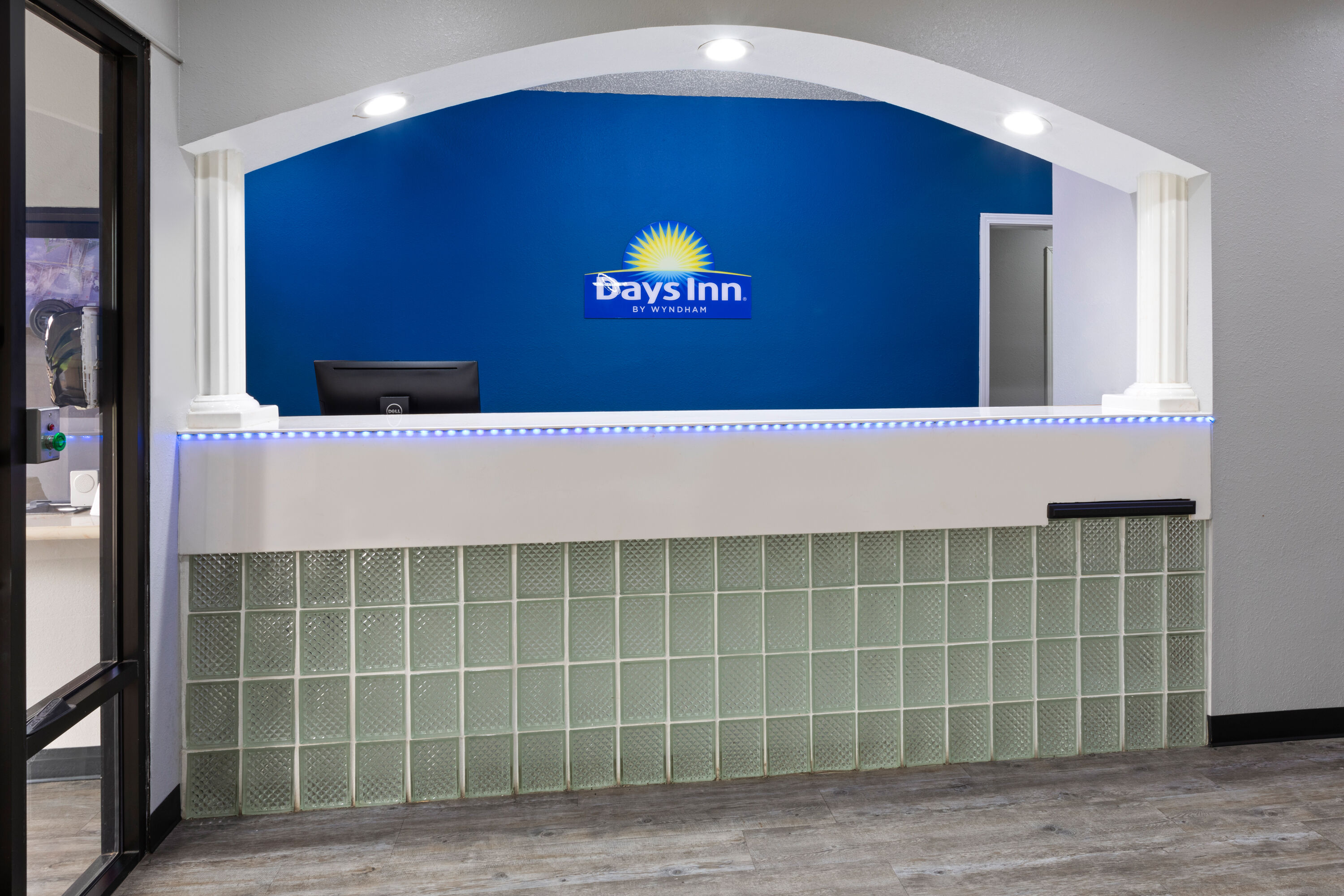 Days Inn by Wyndham North Little Rock/ Maumelle reception in North Little Rock, Arkansas