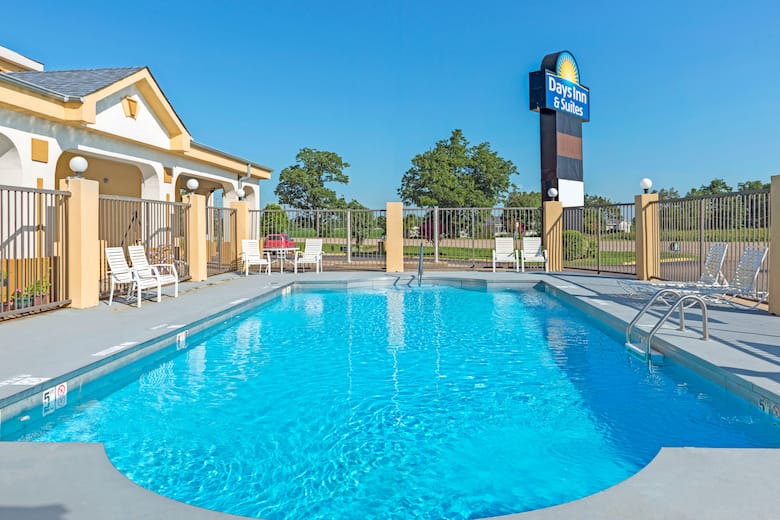Days Inn Suites By Wyndham Osceola Ar Hotels 72370 Pool At The Days Inn Suites By Wyndham Osceola Ar In Arkansas