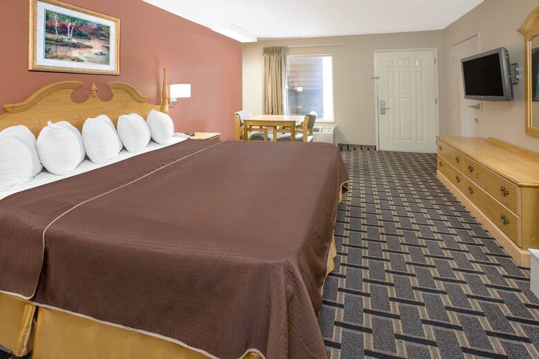 Guest room at the Days Inn & Suites Pine Bluff in Pine Bluff, Arkansas