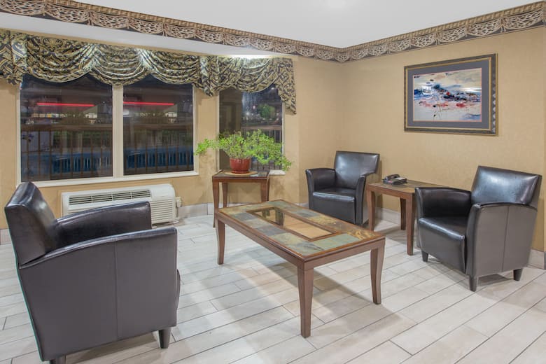 Days Inn & Suites Pine Bluff hotel lobby in Pine Bluff, Arkansas