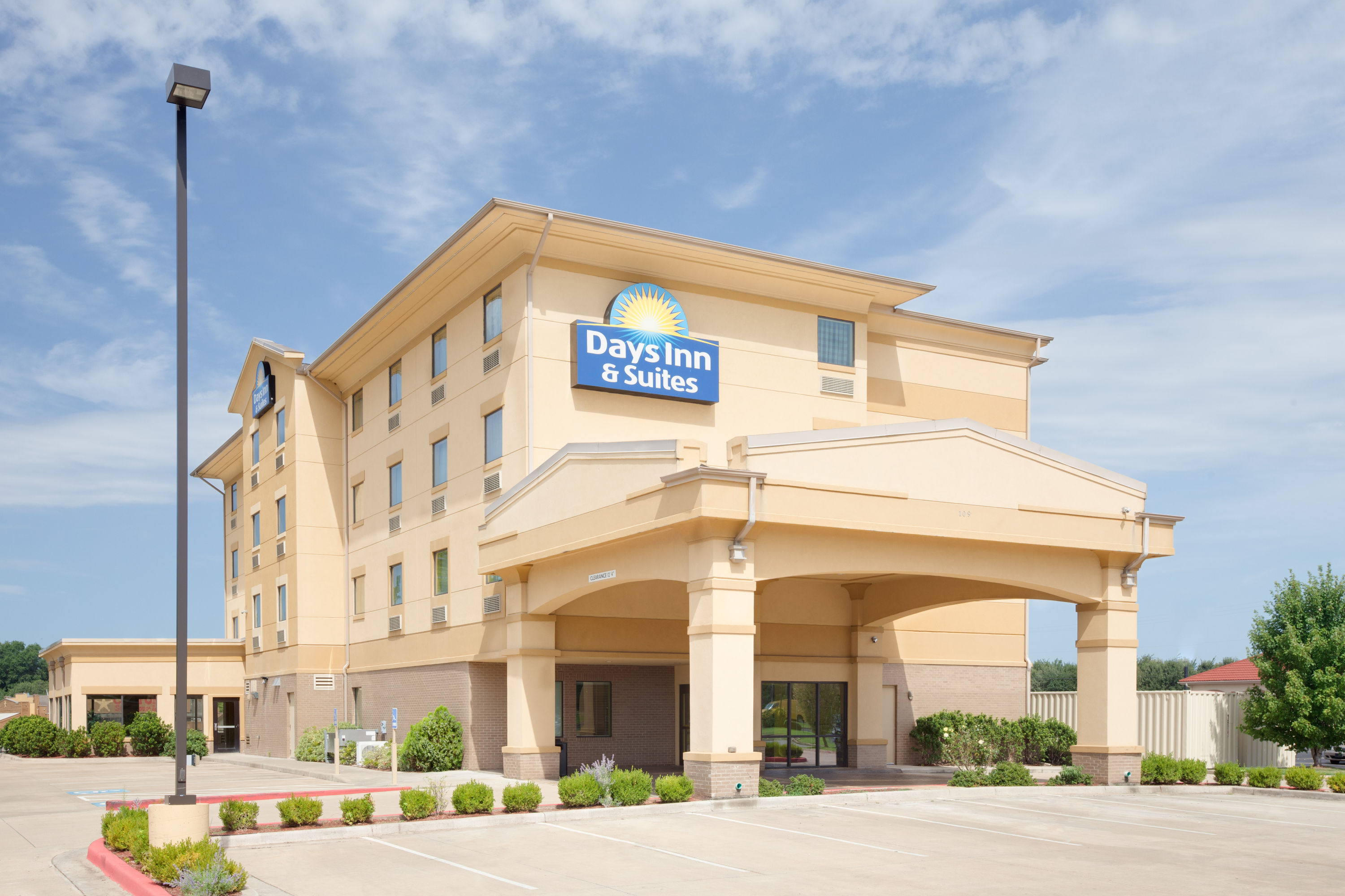Exterior of Days Inn & Suites by Wyndham Russellville hotel in Russellville, Arkansas