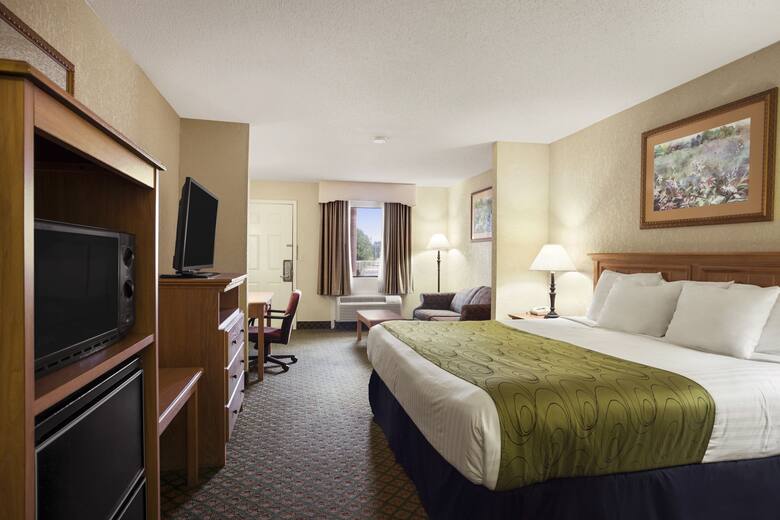 Days Inn Suites Stuttgart Hotels Ar 72160 Guest Room At The Days Inn Suites Stuttgart In Arkansas
