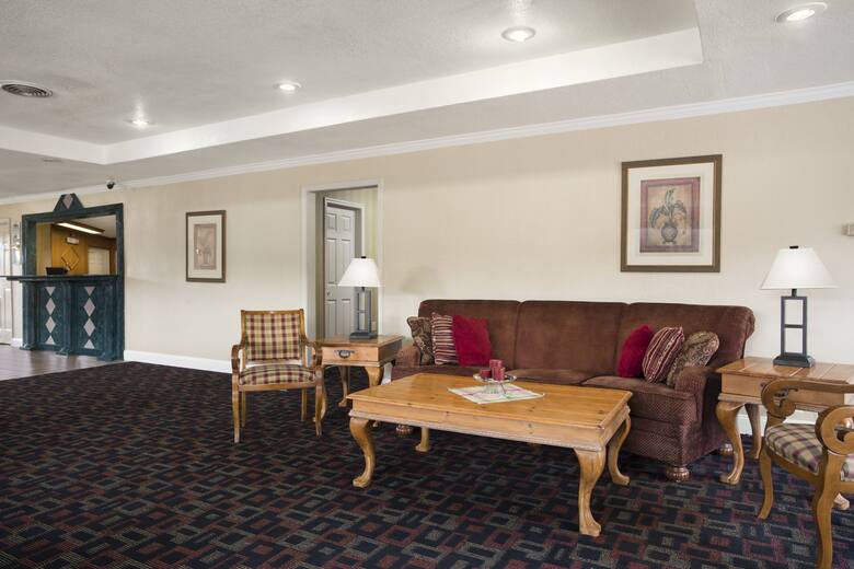 Days Inn Suites Stuttgart Hotels Ar 72160 Days Inn Suites Stuttgart Hotel Lobby In Arkansas