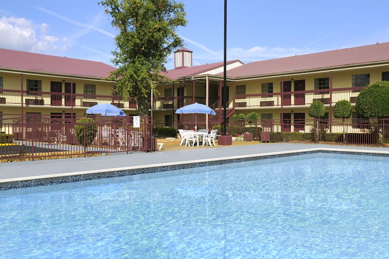 Days Inn West Memphis Hotels Ar 72301 Pool At The Days Inn West Memphis In Arkansas