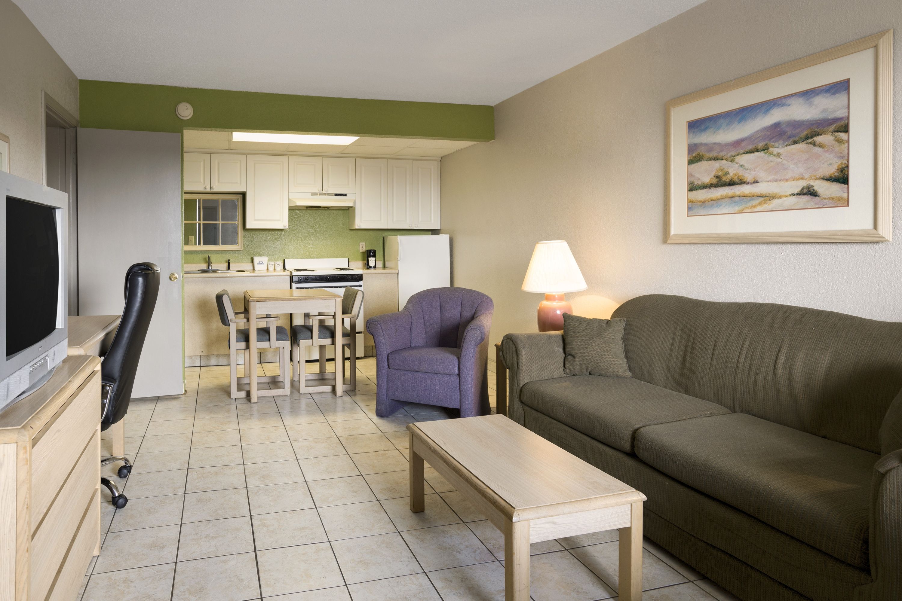 Days Inn by Wyndham West Memphis suite in West Memphis, Arkansas