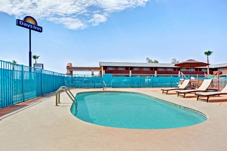 Days Inn Eloy Hotels Az 85131 Pool At The Days Inn Eloy In Arizona