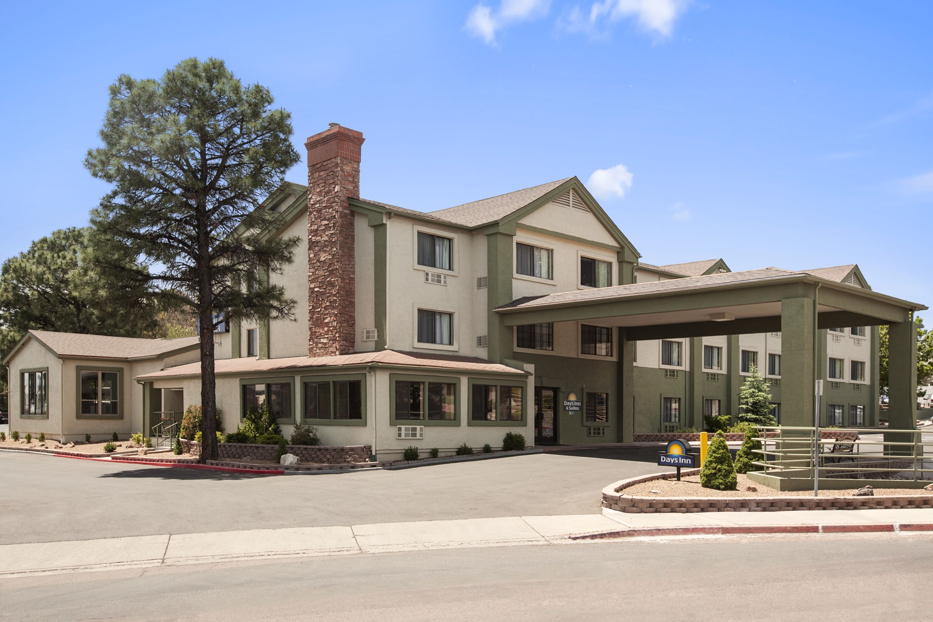 Exterior of Days Inn & Suites by Wyndham East Flagstaff hotel in Flagstaff, Arizona
