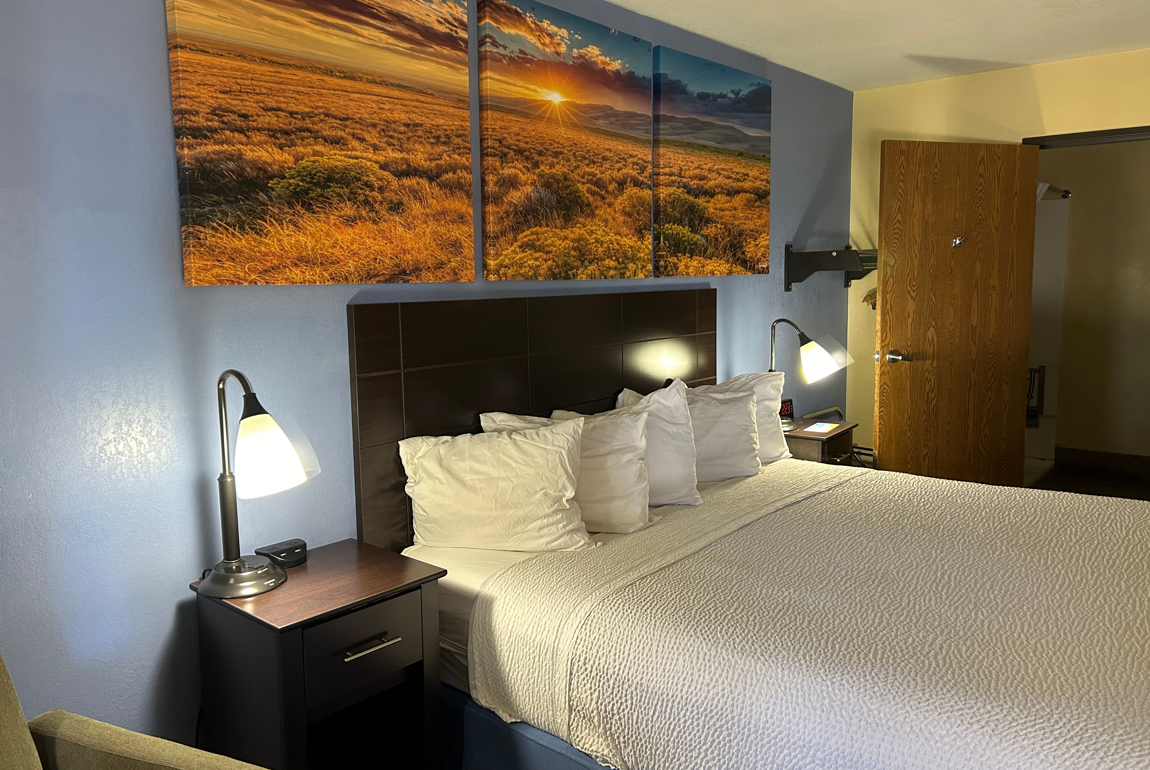 Guest room at the Days Inn by Wyndham Holbrook in Holbrook, Arizona