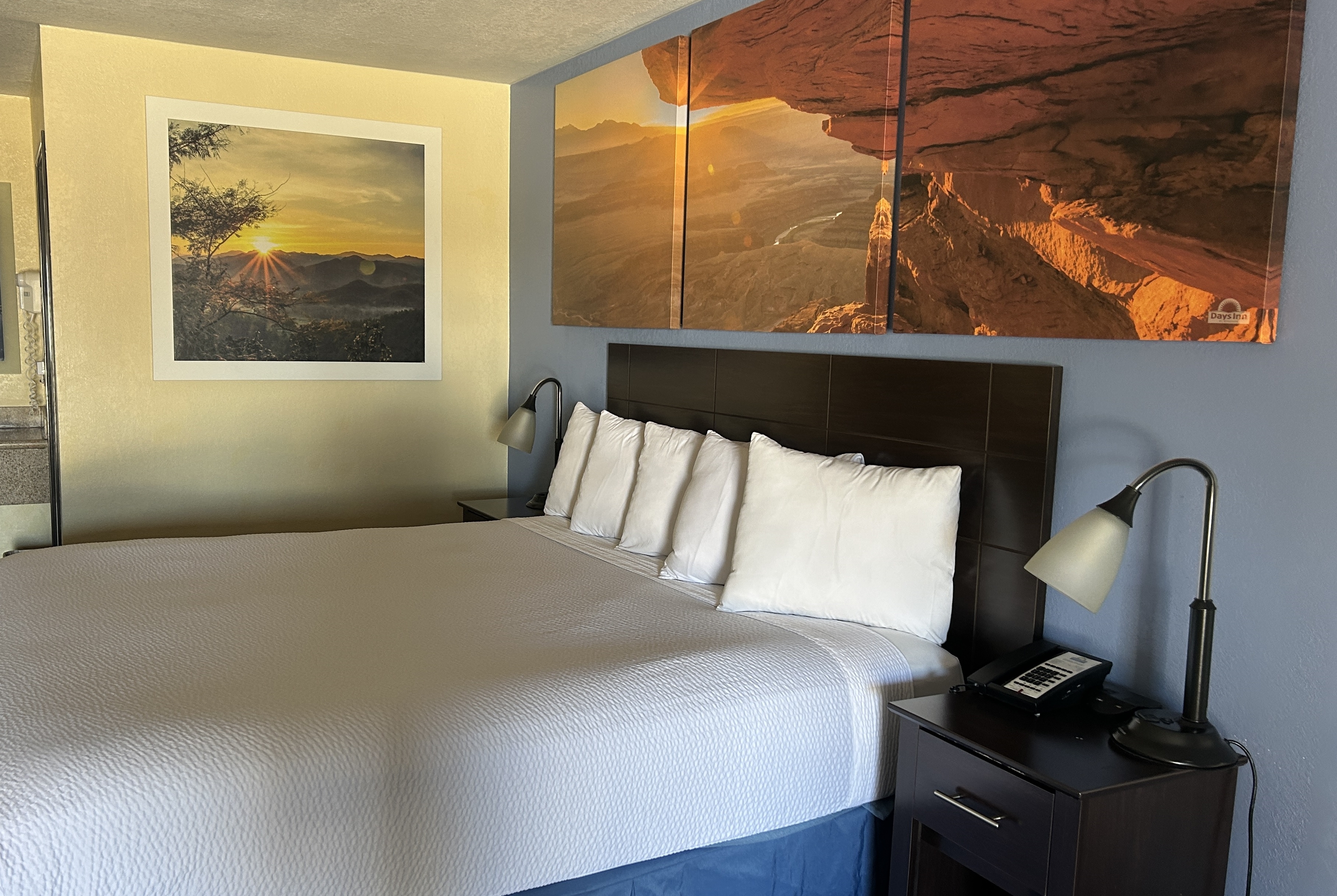 Guest room at the Days Inn by Wyndham Holbrook in Holbrook, Arizona
