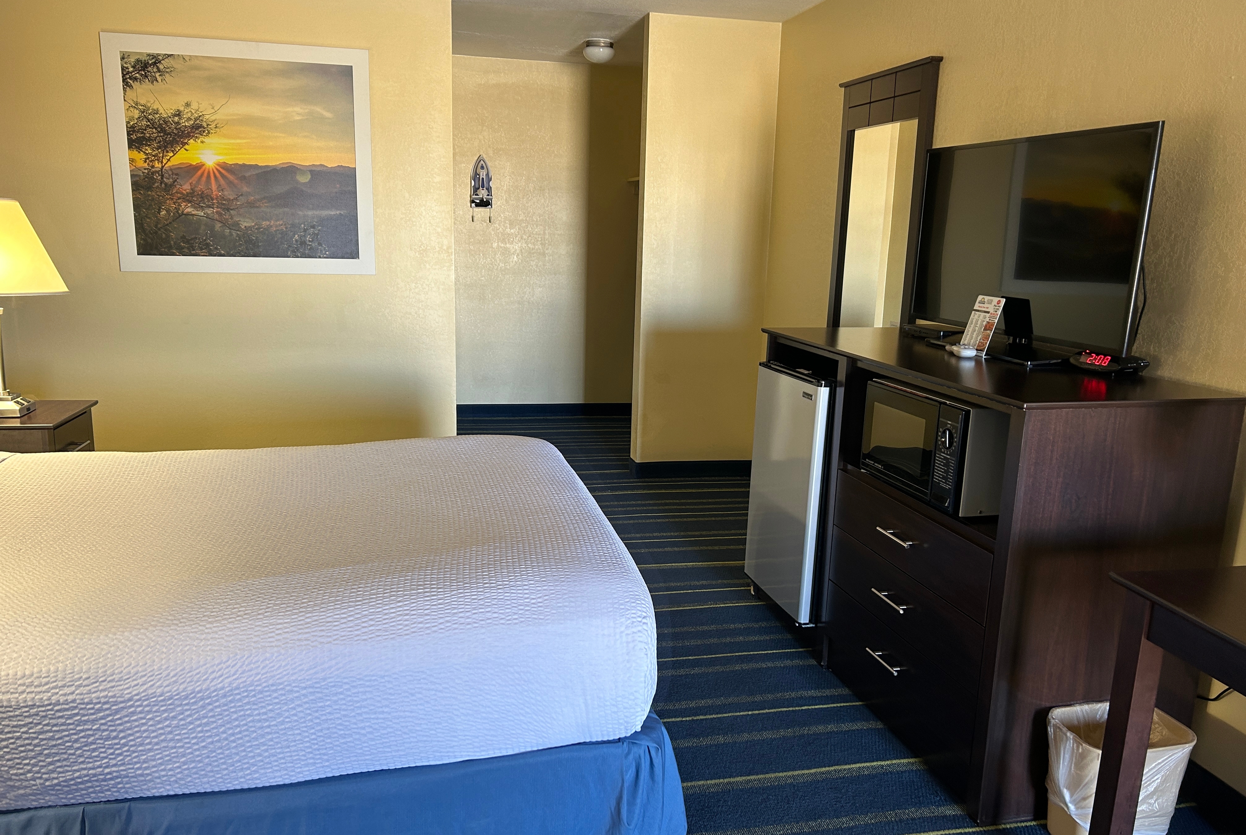 Guest room at the Days Inn by Wyndham Holbrook in Holbrook, Arizona