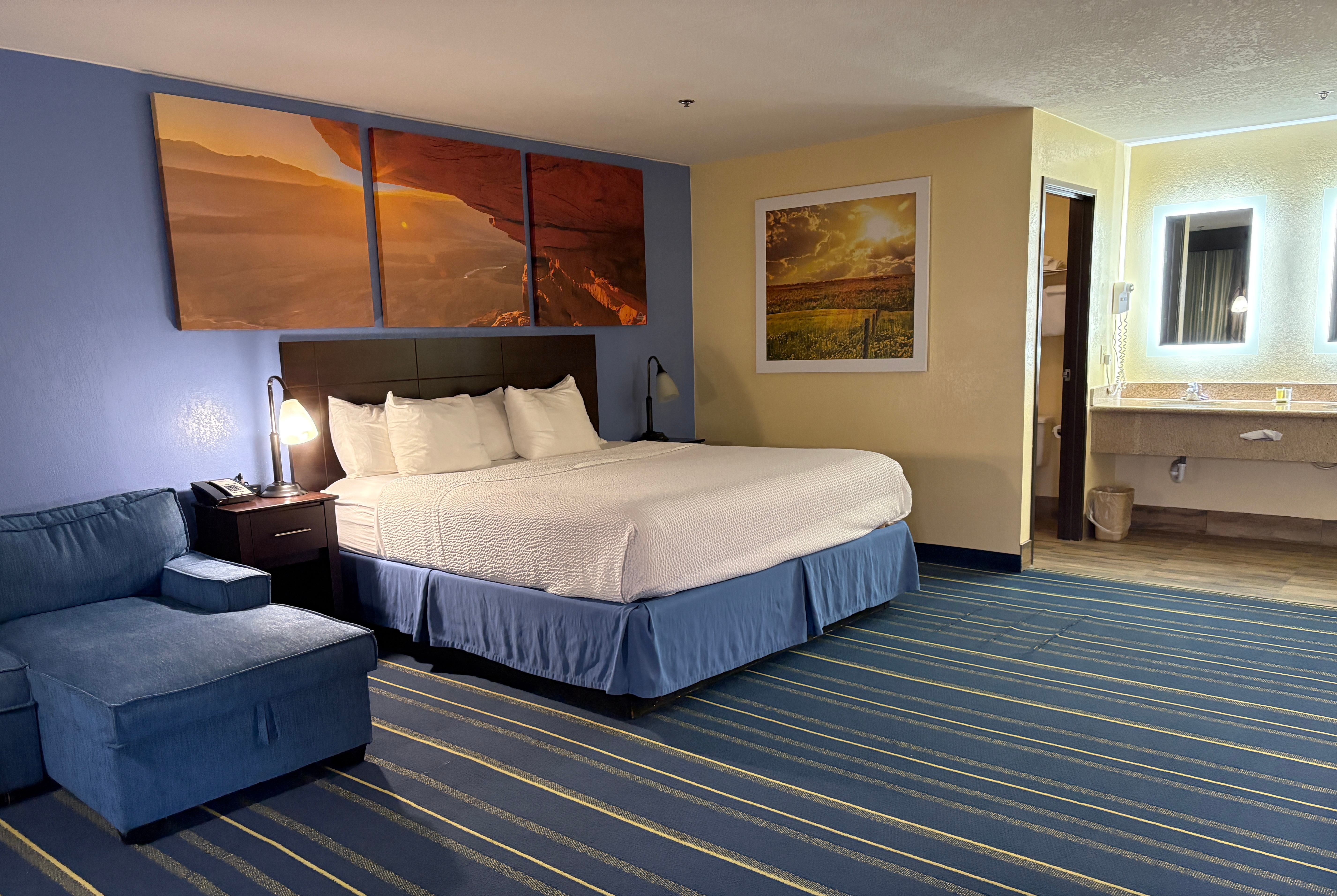 Days Inn by Wyndham Holbrook suite in Holbrook, Arizona