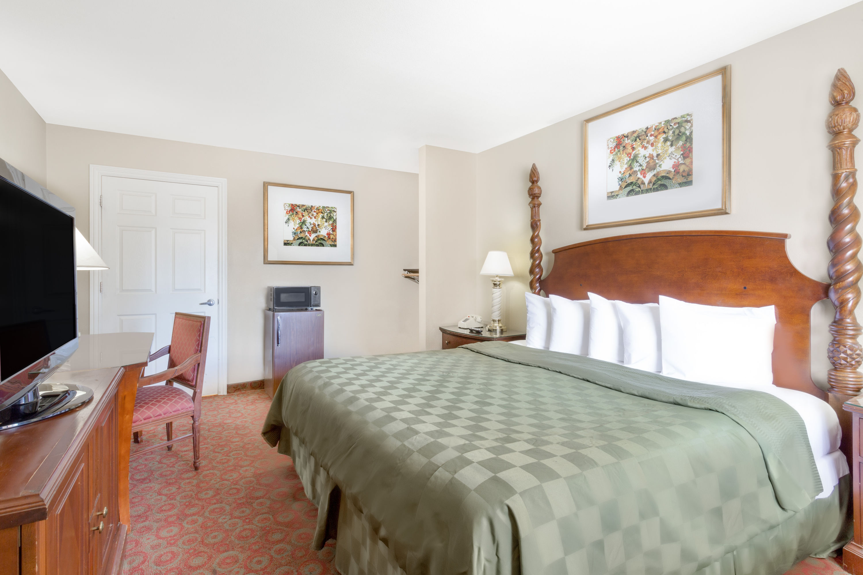 Guest room at the Days Inn by Wyndham Kingman East in Kingman, Arizona