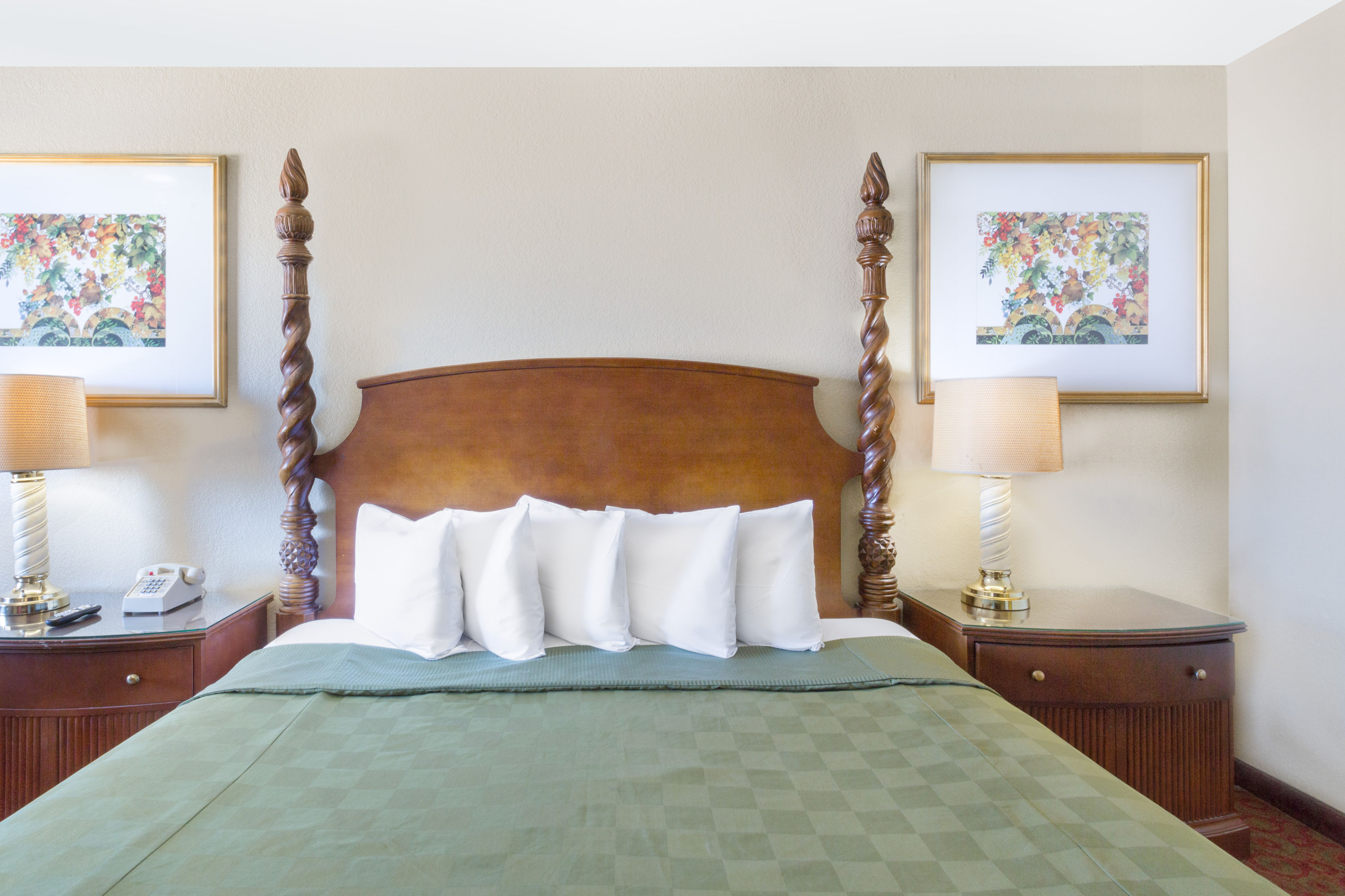 Guest room at the Days Inn by Wyndham Kingman East in Kingman, Arizona