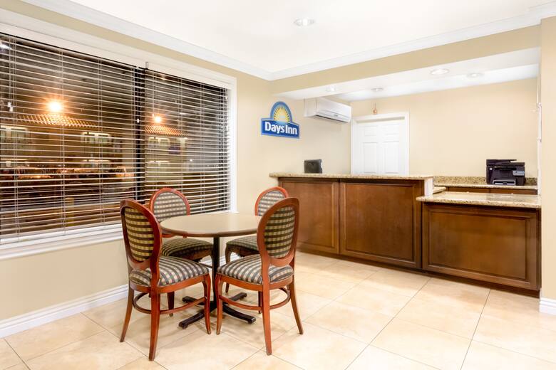 Days Inn Kingman East hotel lobby in Kingman, Arizona