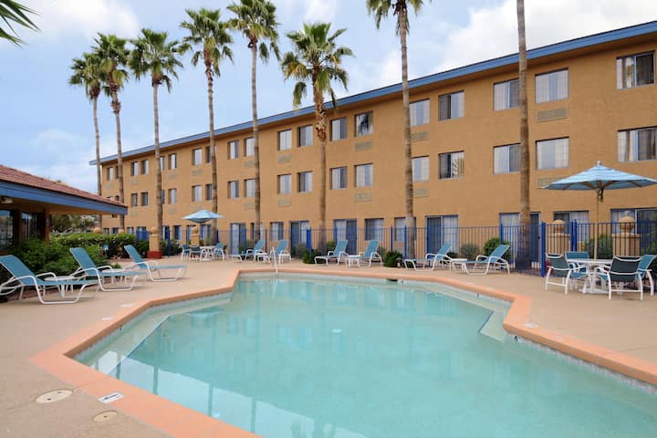 Days Hotel By Wyndham Mesa Near Phoenix Mesa Az Hotels