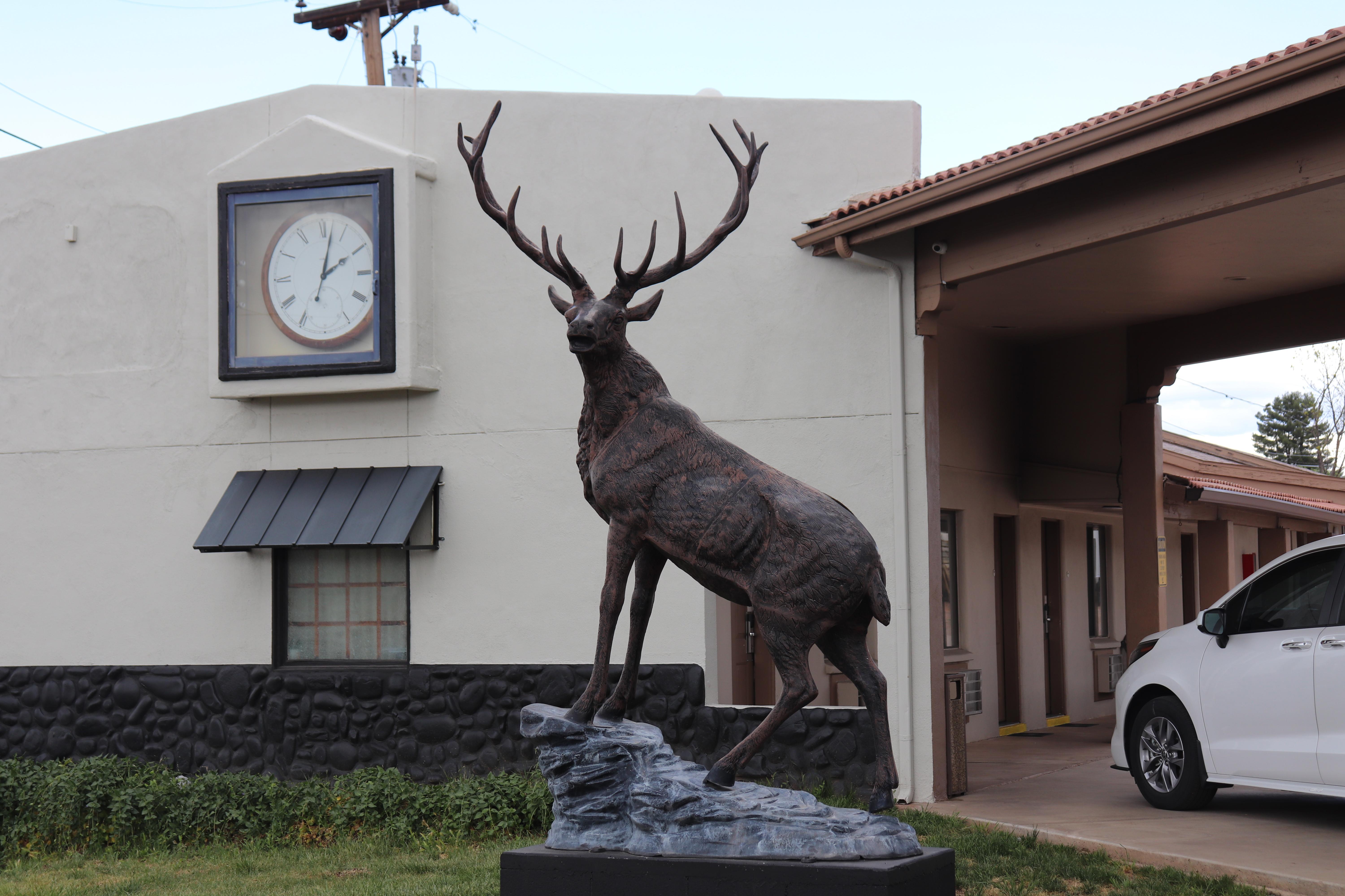Exterior of Days Inn by Wyndham Payson hotel in Payson, Arizona