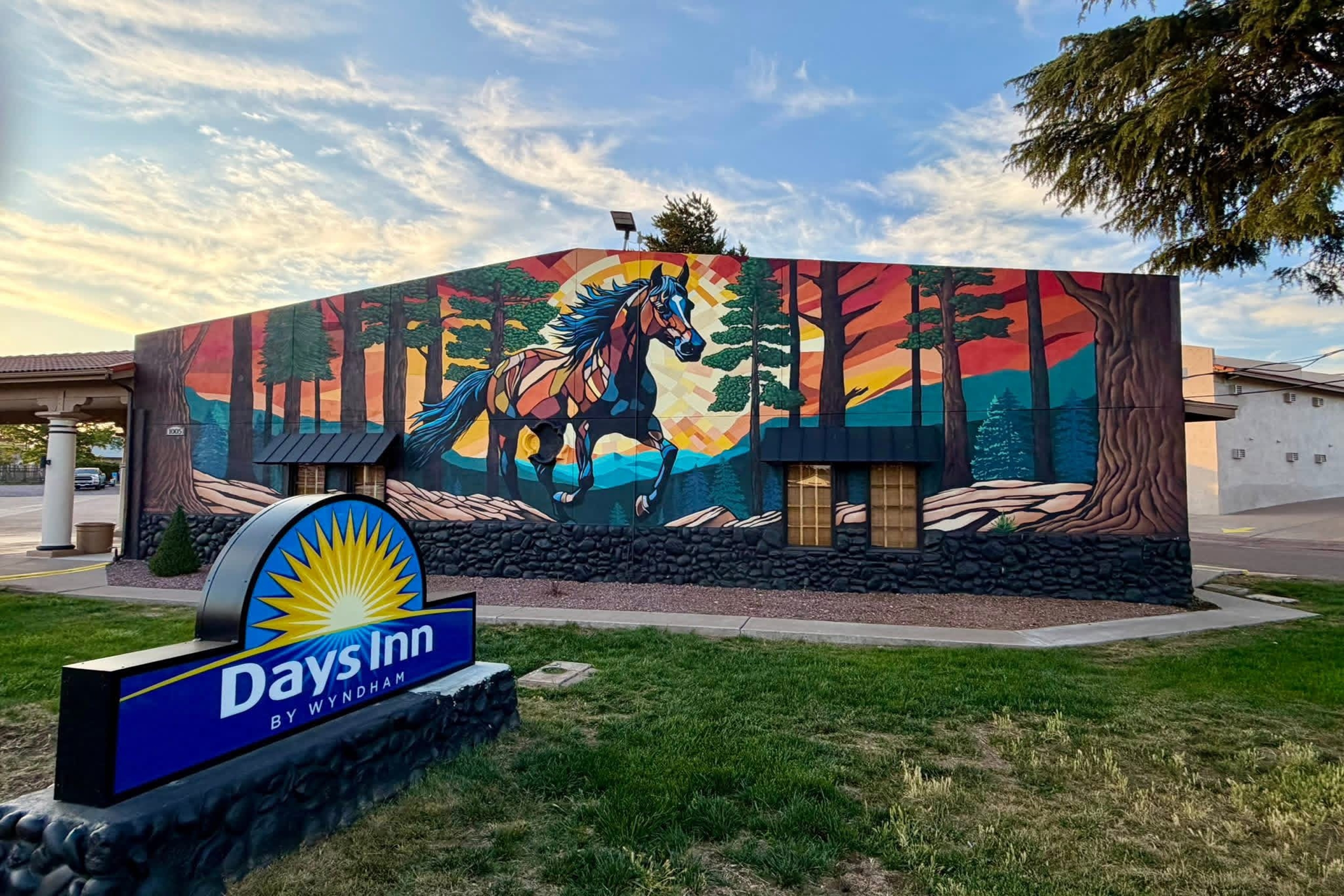 Exterior of Days Inn by Wyndham Payson hotel in Payson, Arizona