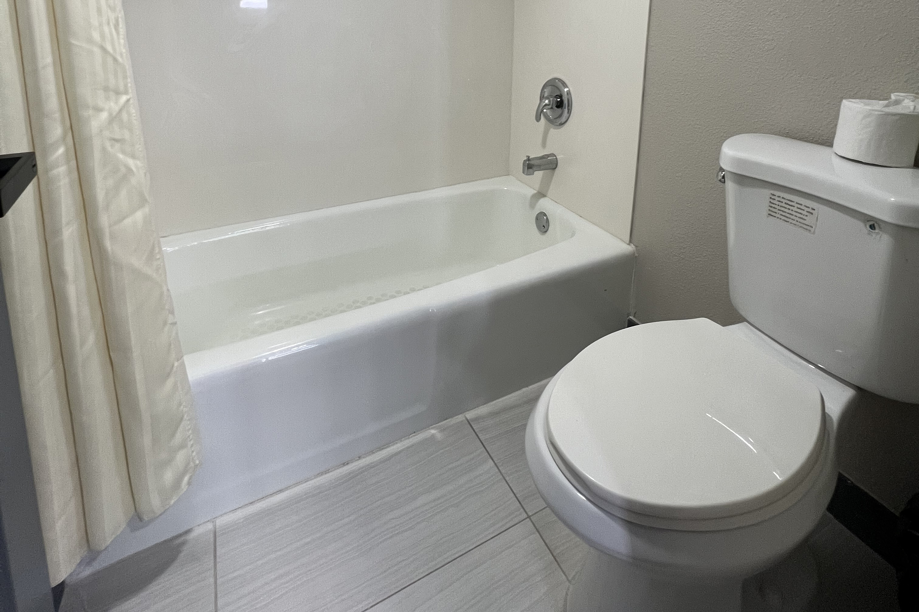 Guest room bath at the Days Inn by Wyndham Payson in Payson, Arizona