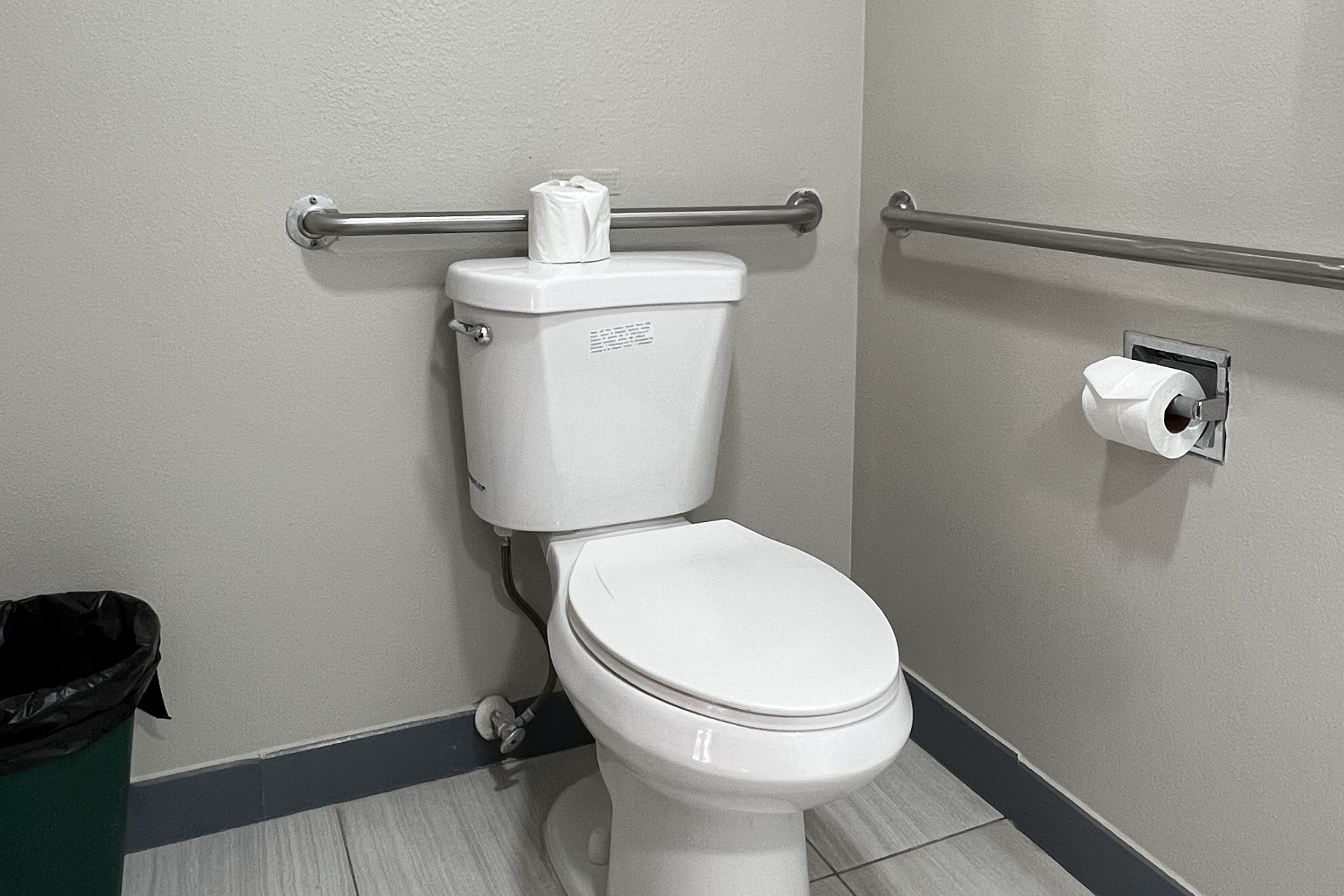 Guest room bath at the Days Inn by Wyndham Payson in Payson, Arizona