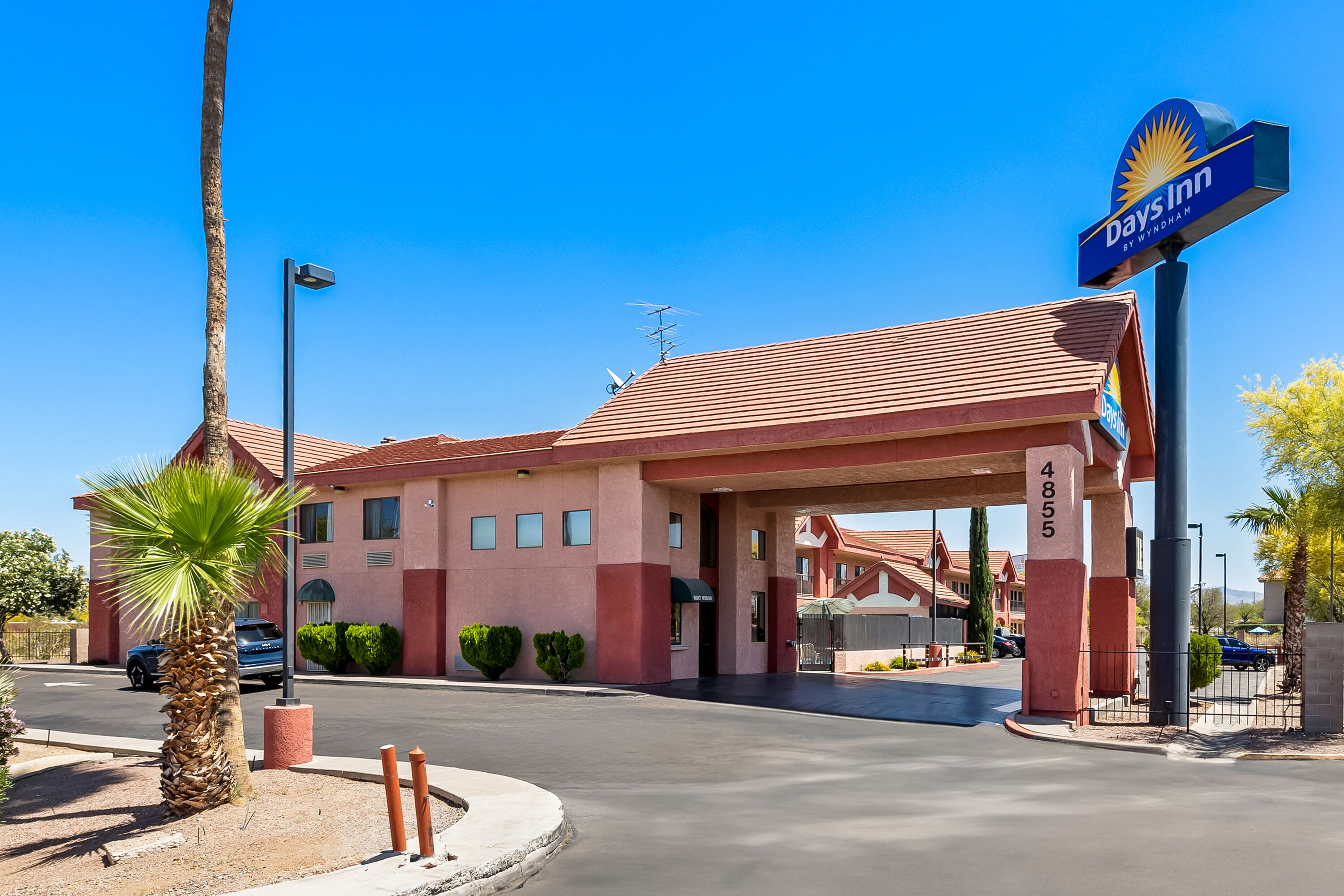 Exterior Day Image of Days Inn by Wyndham Tucson Airport hotel in Tucson, Arizona