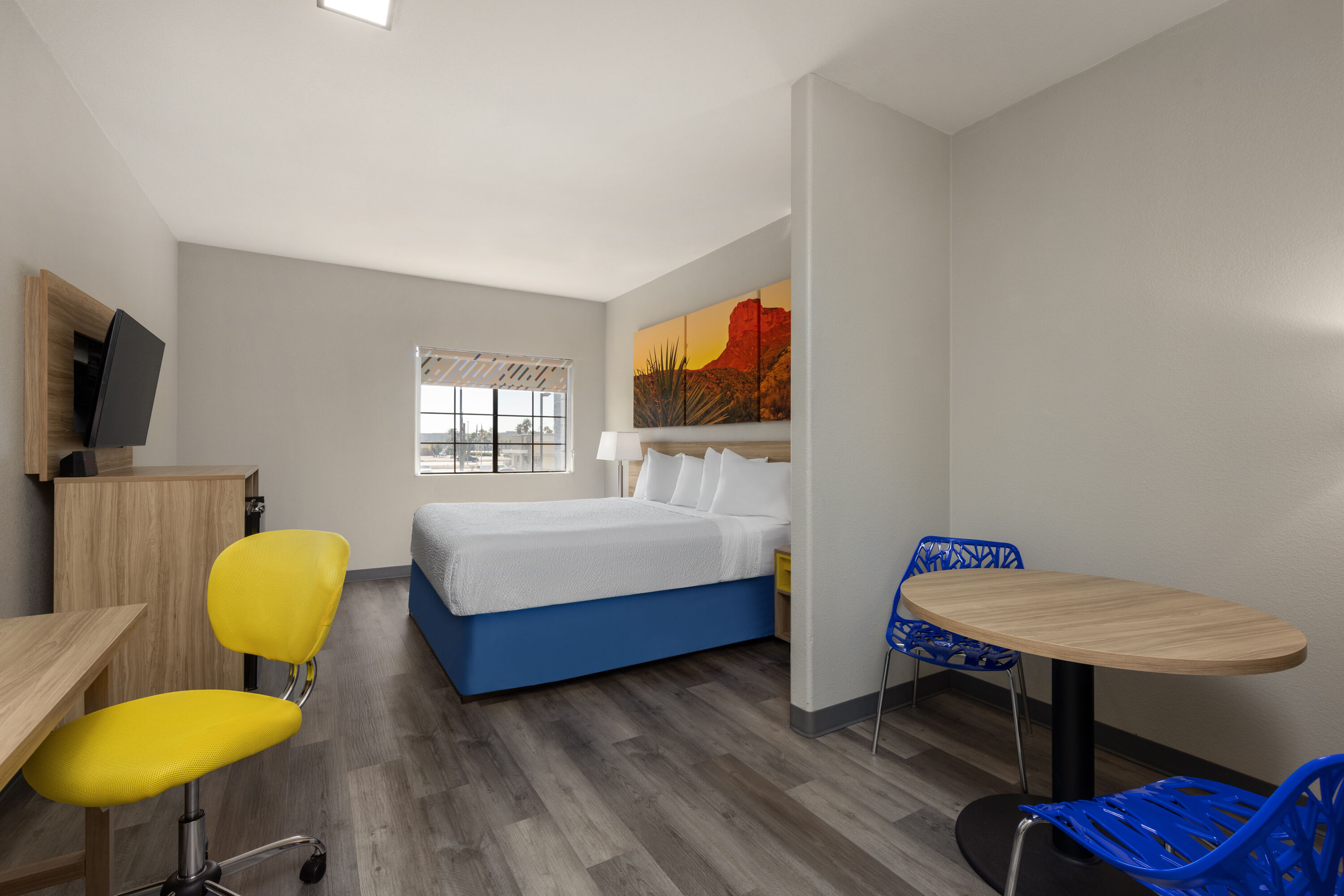 Guest room at the Days Inn & Suites by Wyndham Tucson/Marana in Tucson, Arizona