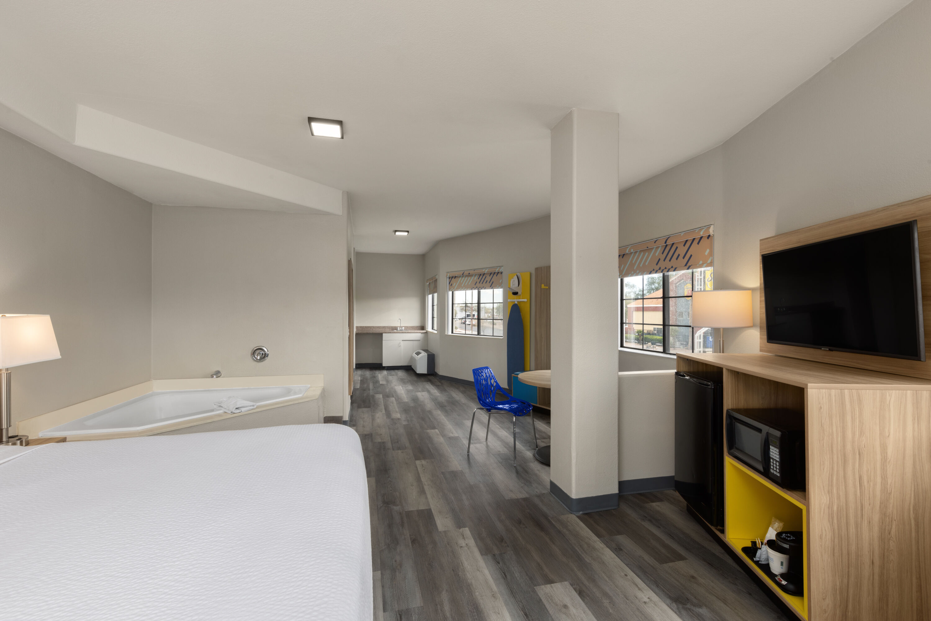Days Inn & Suites by Wyndham Tucson/Marana suite in Tucson, Arizona