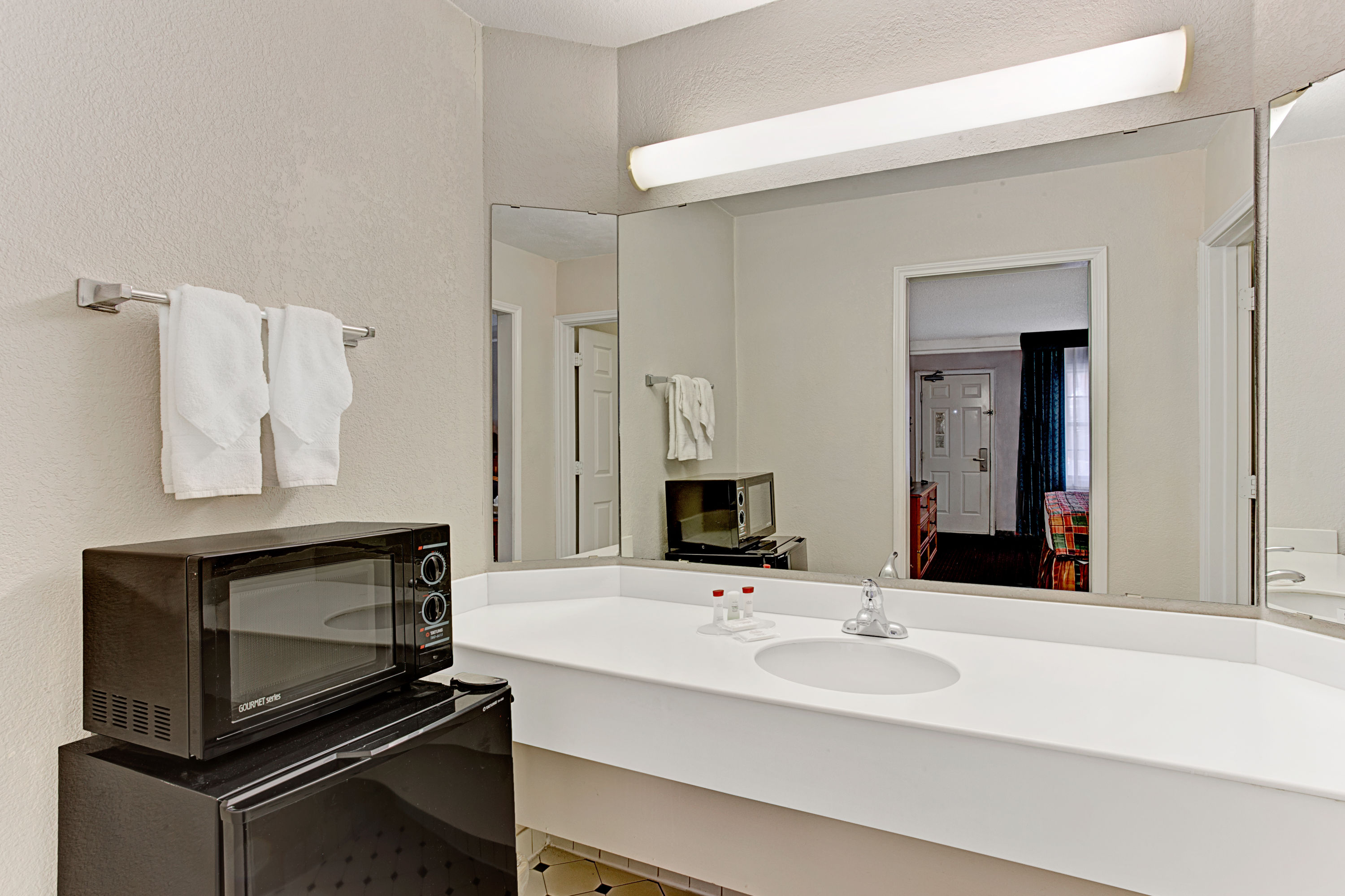 Guest room bath at the Days Inn by Wyndham Tucson City Center in Tucson, Arizona