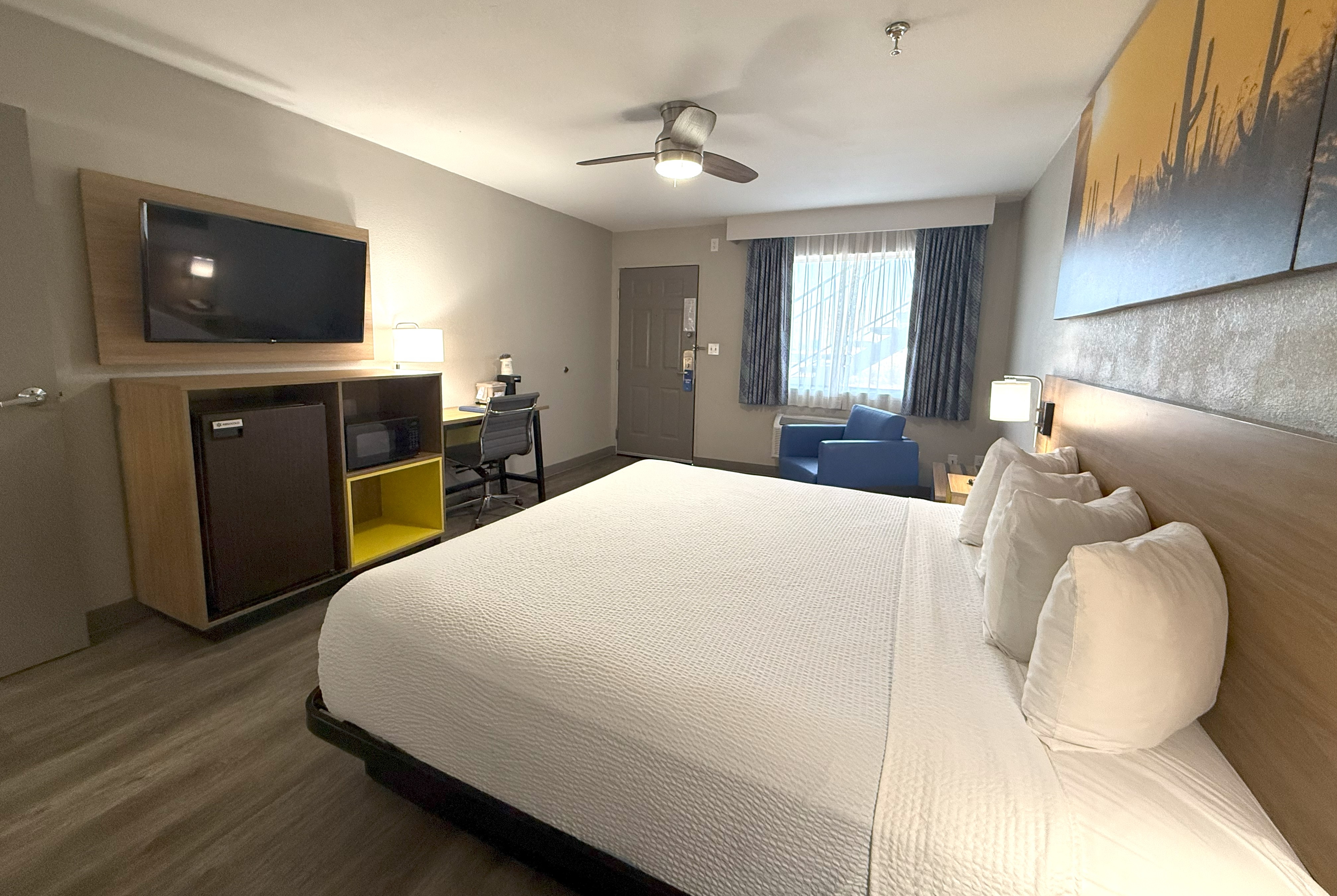 Guest room at the Days Inn by Wyndham Yuma in Yuma, Arizona
