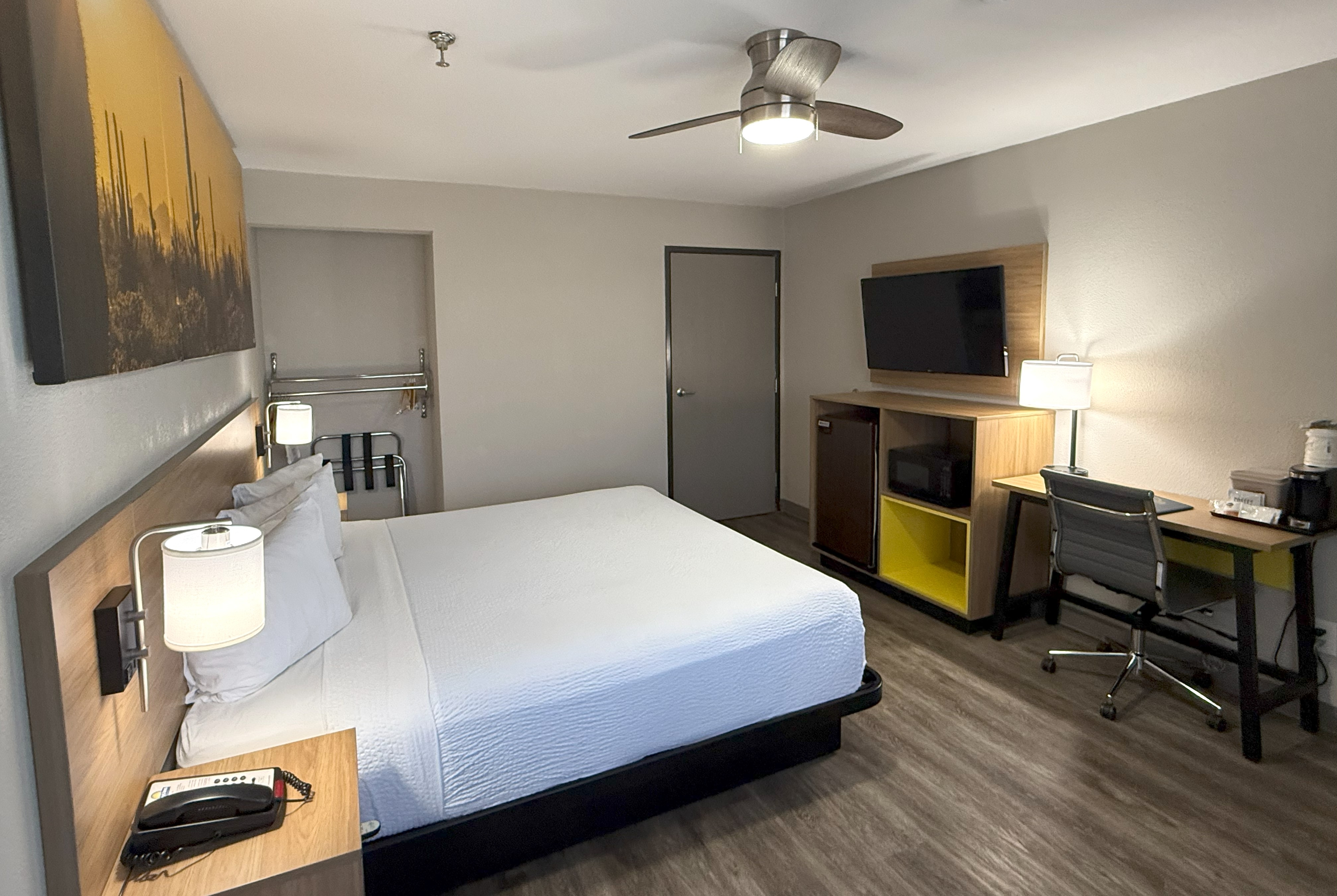 Guest room at the Days Inn by Wyndham Yuma in Yuma, Arizona