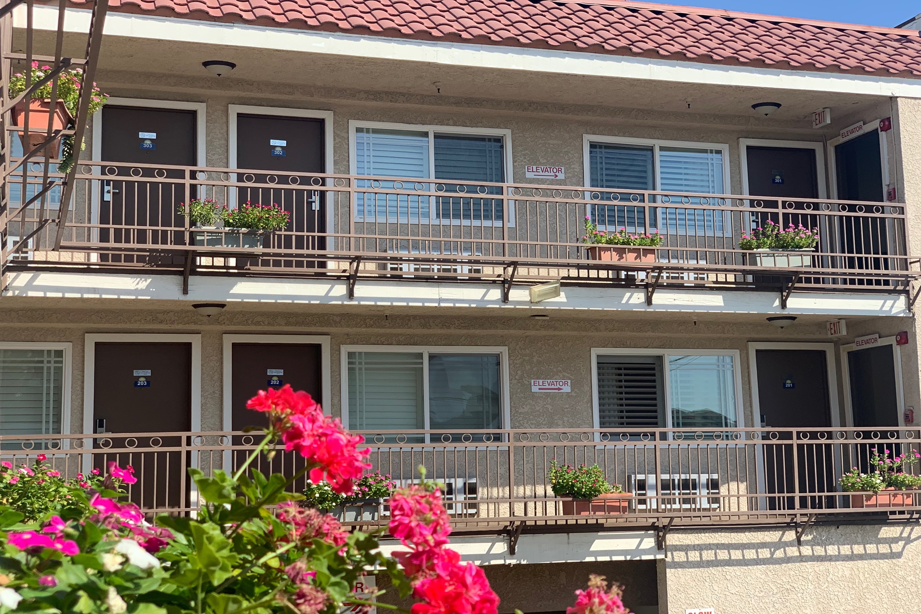 Exterior of Days Inn by Wyndham Alhambra CA hotel in Alhambra, California