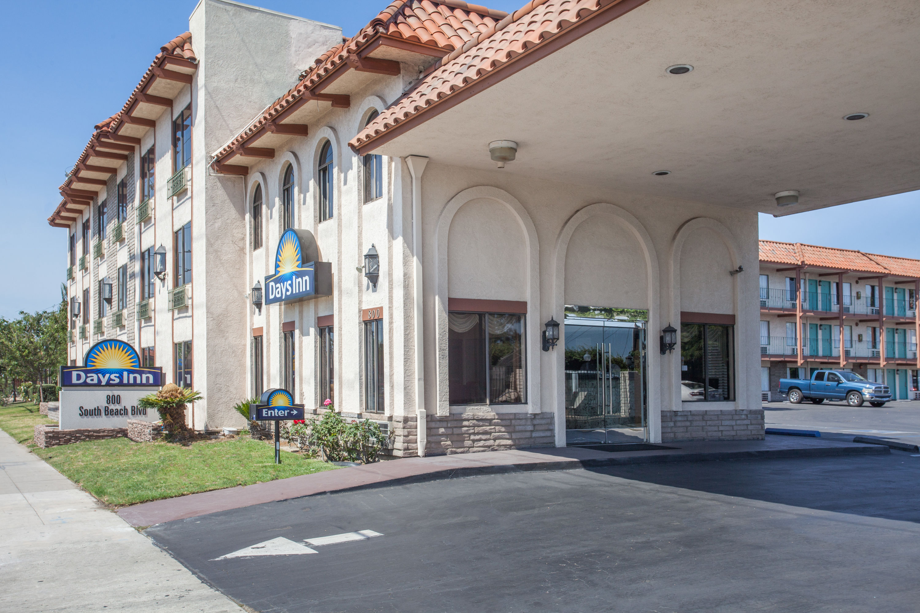 Exterior Day Image of Days Inn by Wyndham Anaheim Near the Park hotel in Anaheim, California
