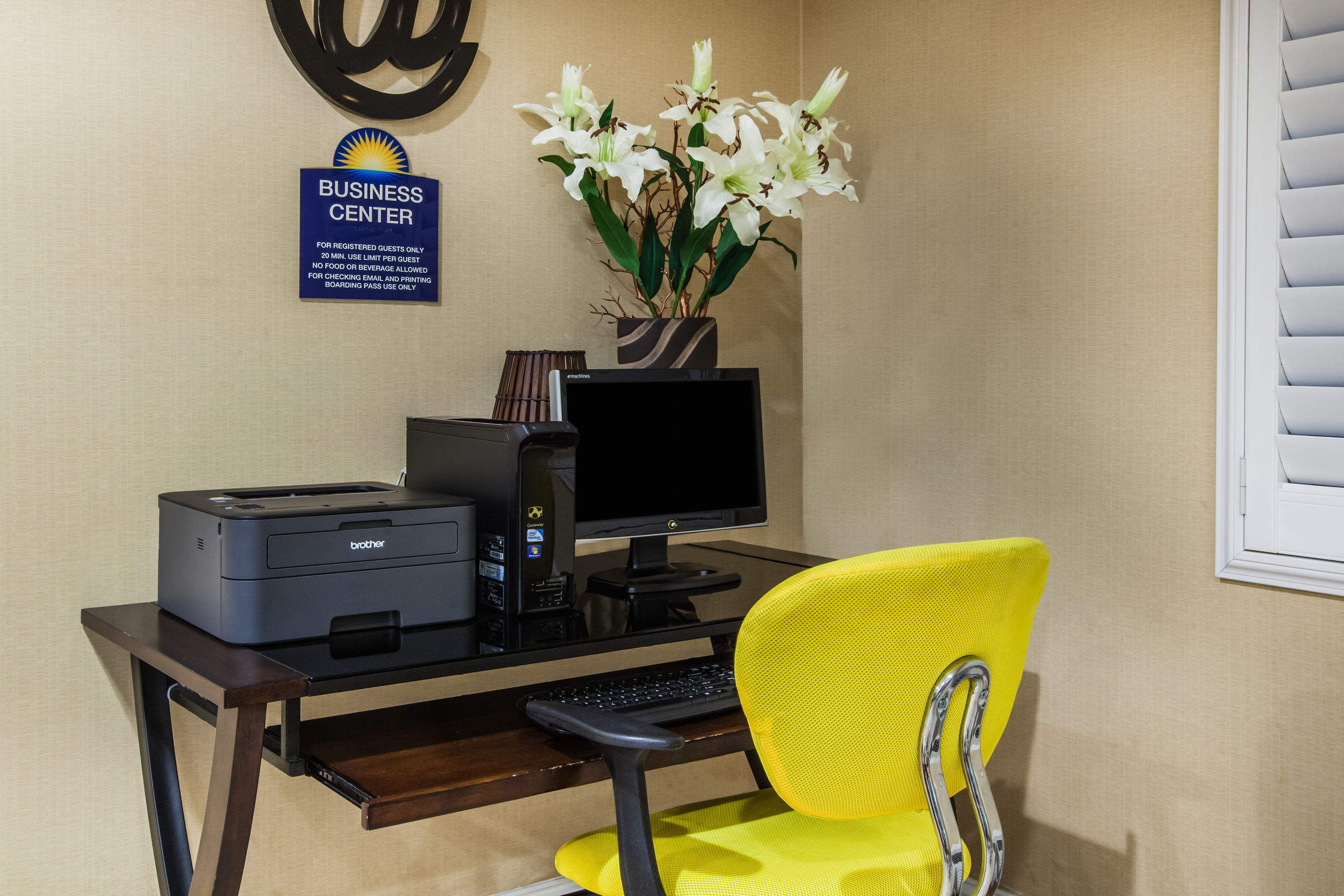 Days Inn & Suites by Wyndham Antioch business center in Antioch, California