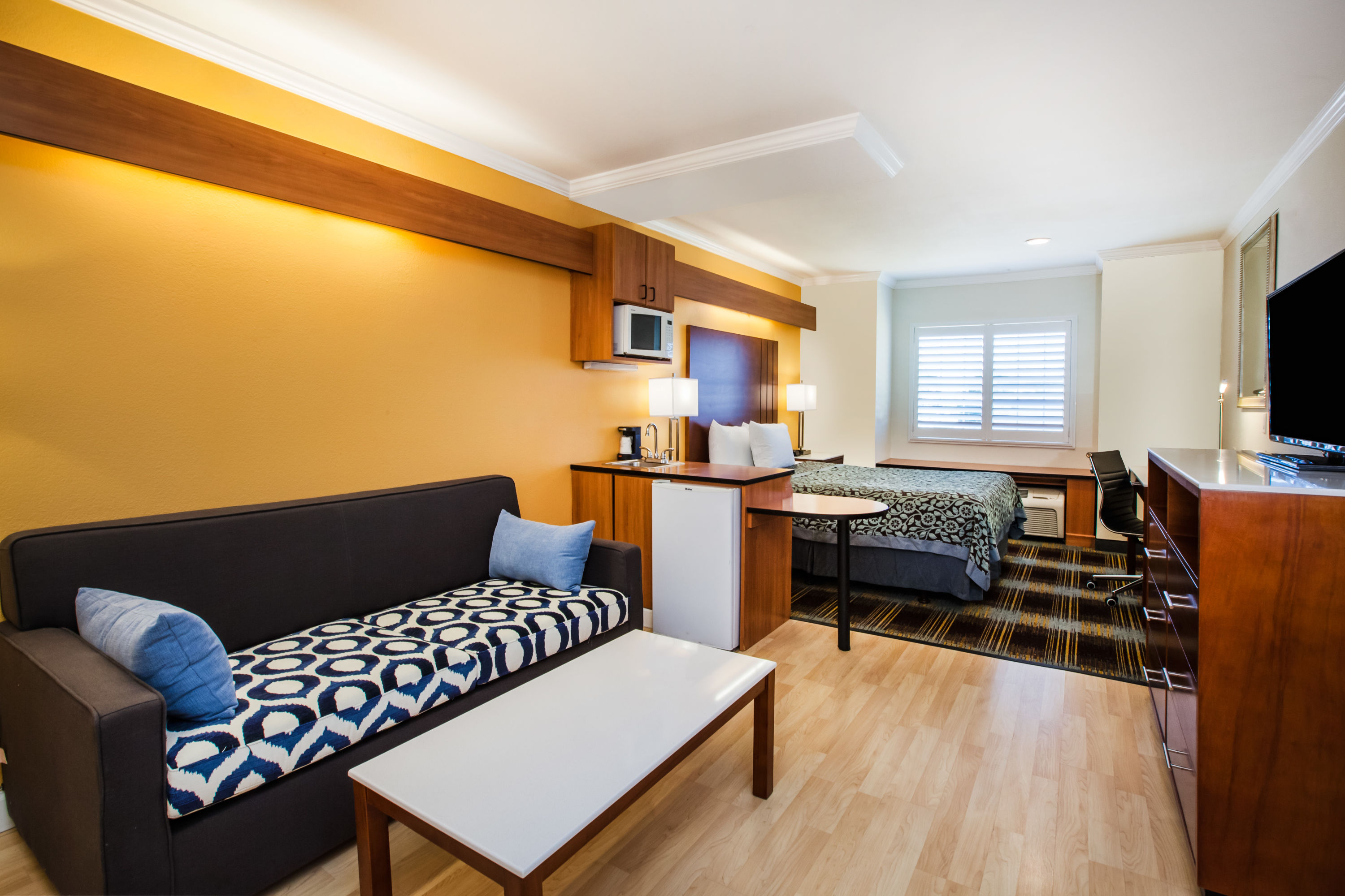 Guest room at the Days Inn & Suites by Wyndham Antioch in Antioch, California