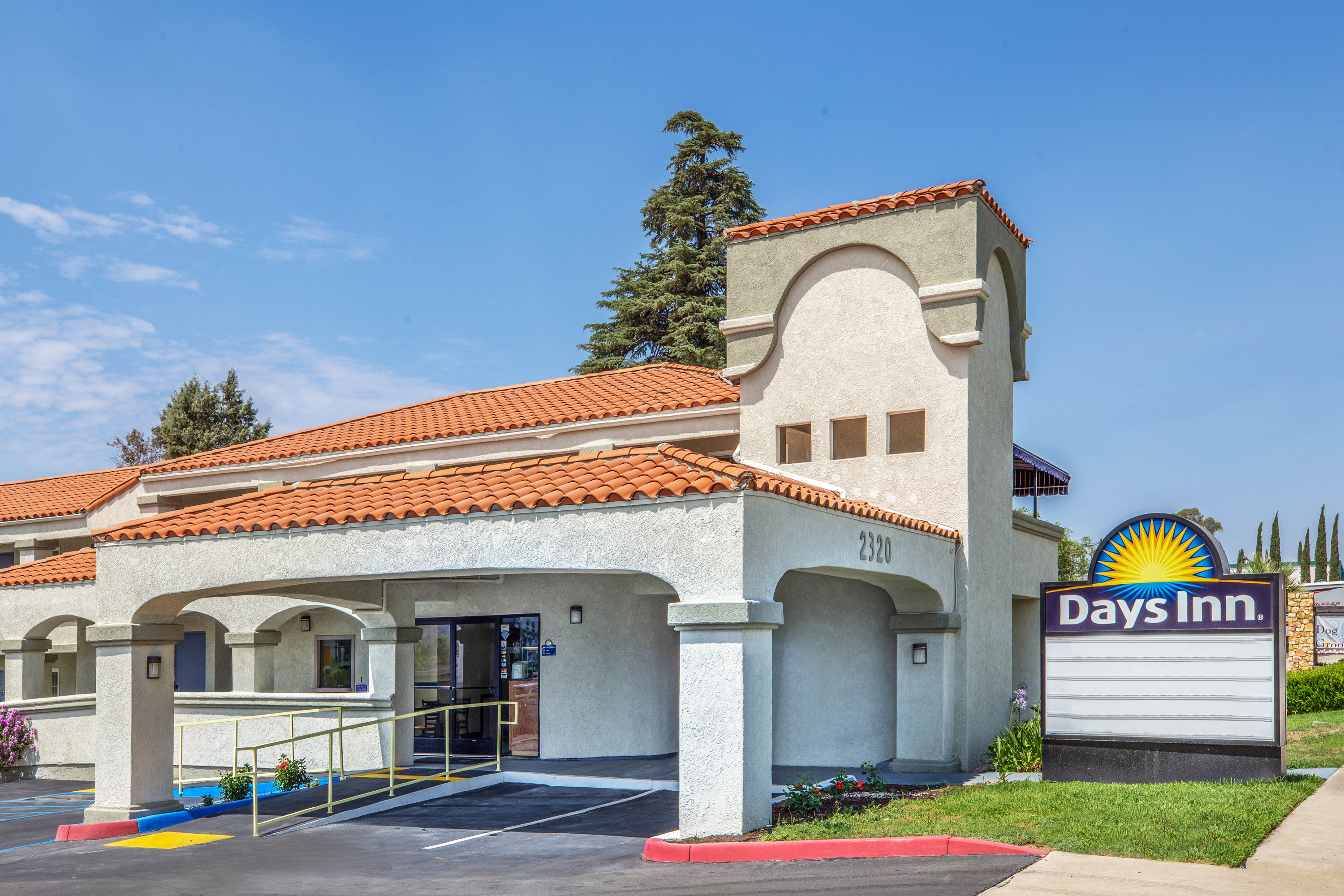 Exterior Day Image of Days Inn by Wyndham Banning Casino/Outlet Mall hotel in Banning, California
