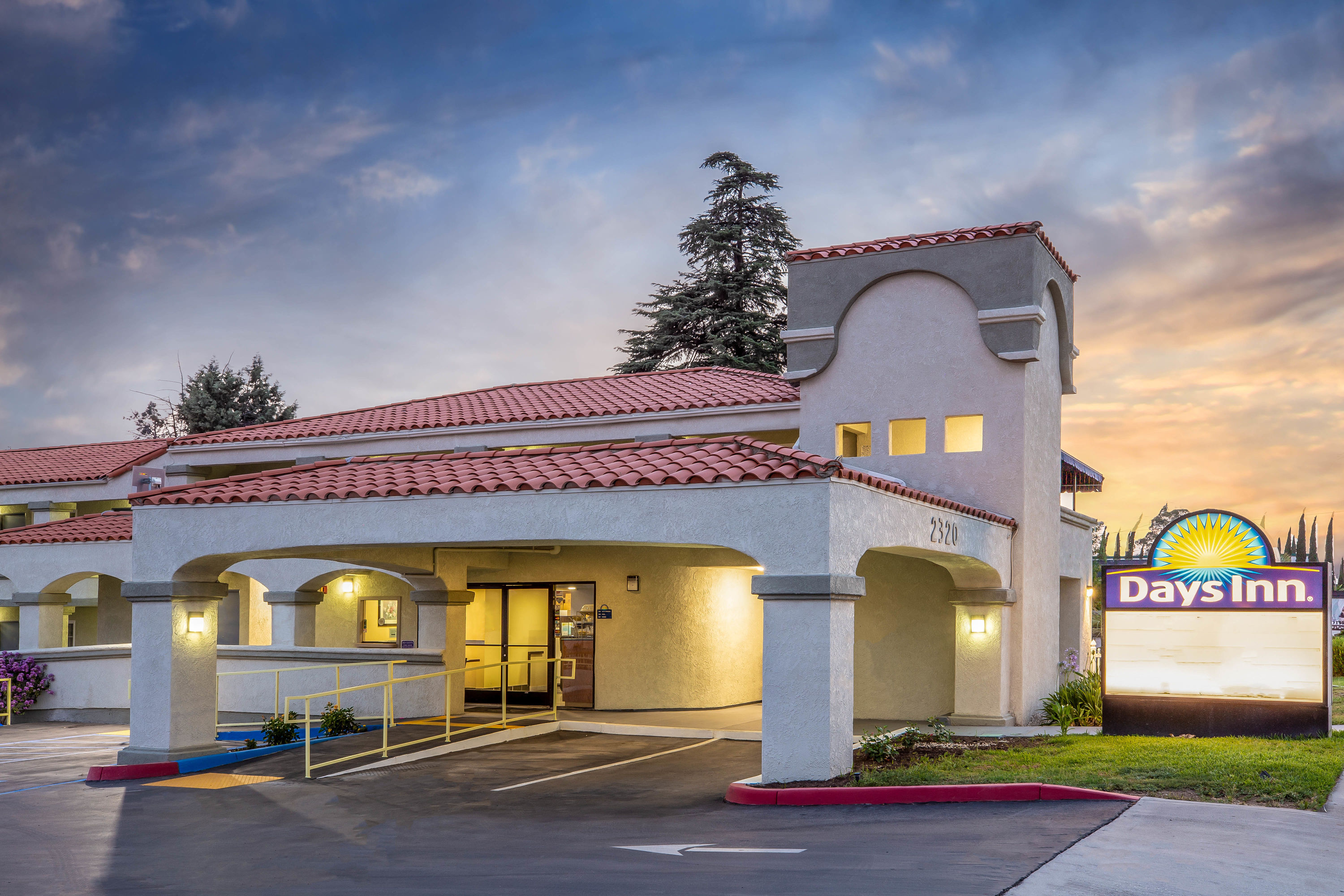 Exterior Dusk Image of Days Inn by Wyndham Banning Casino/Outlet Mall hotel in Banning, California