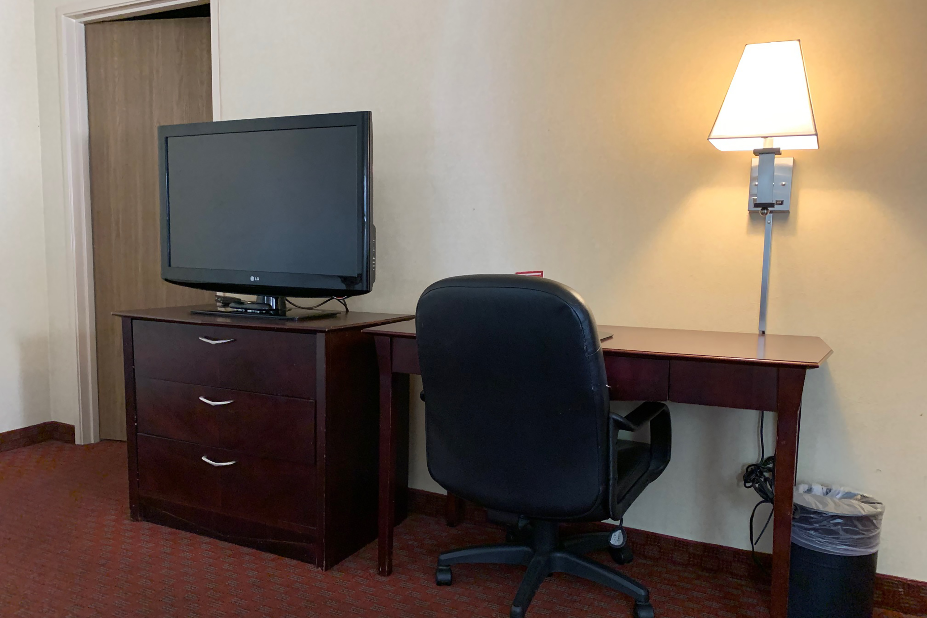 Guest room at the Days Inn by Wyndham Blythe in Blythe, California