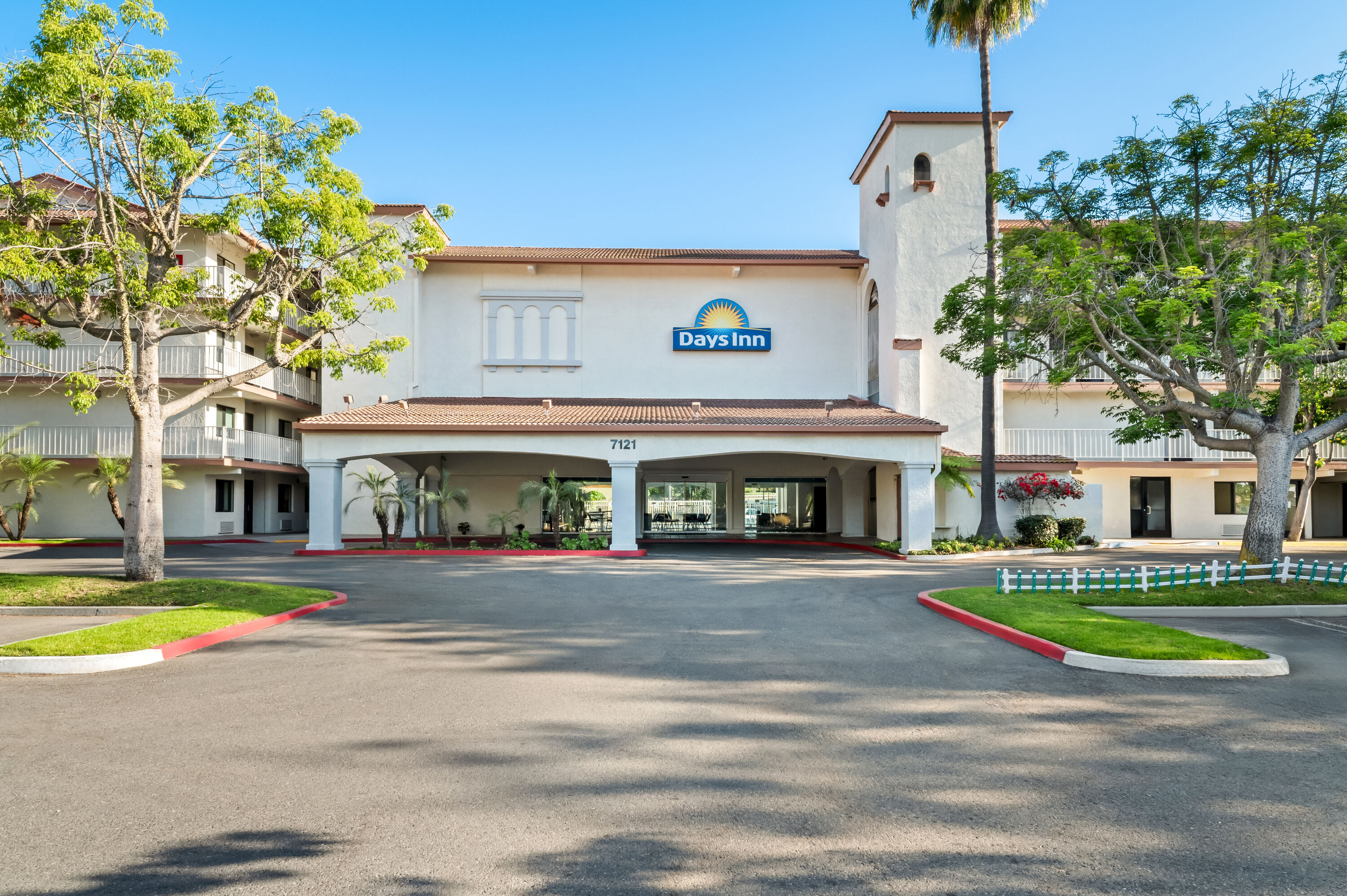 Exterior Day Image of Days Inn by Wyndham Buena Park hotel in Buena Park, California