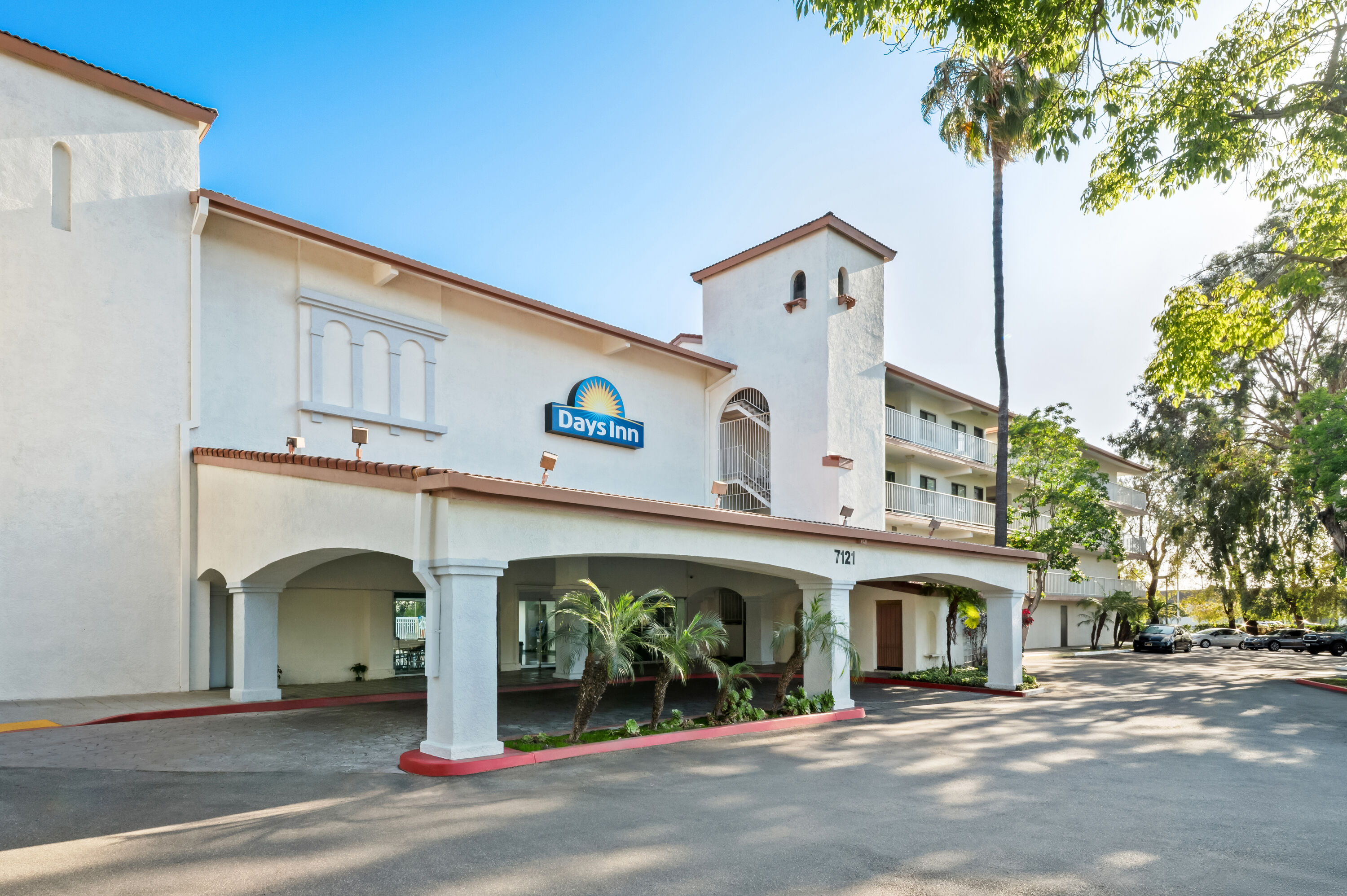 Exterior Day Image of Days Inn by Wyndham Buena Park hotel in Buena Park, California