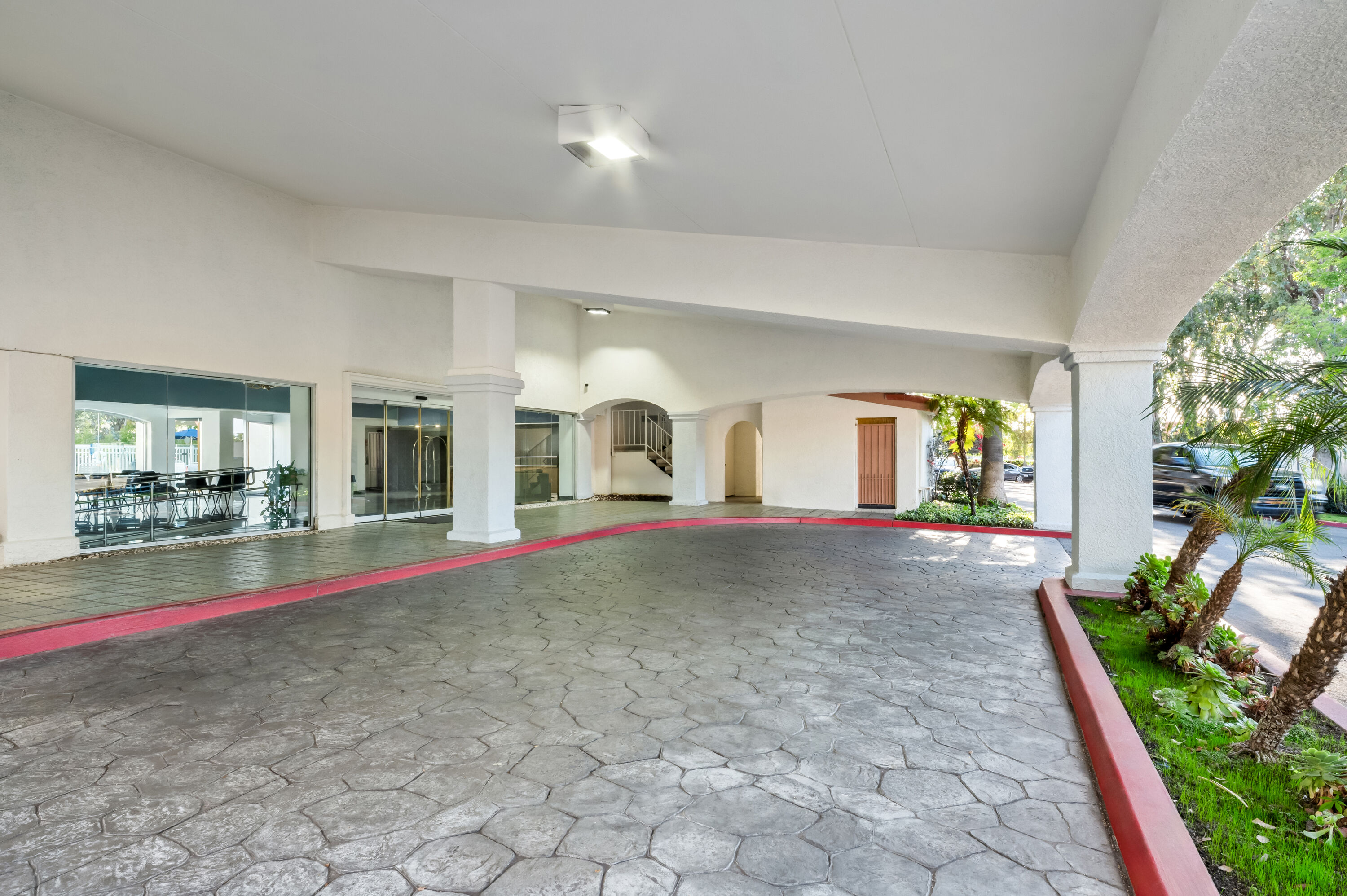 Exterior Day Image of Days Inn by Wyndham Buena Park hotel in Buena Park, California