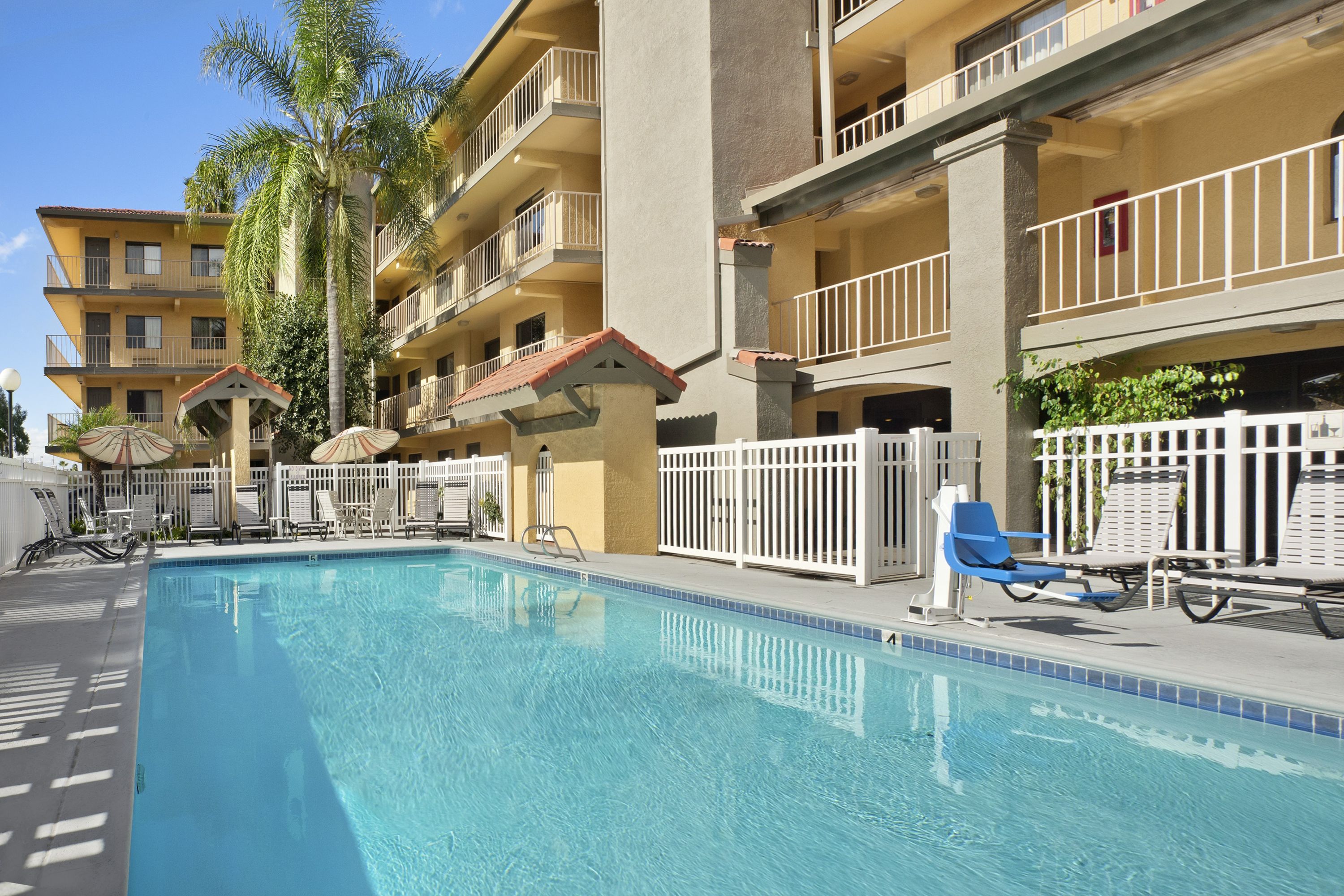 Days Inn By Wyndham Buena Park Buena Park Ca Hotels