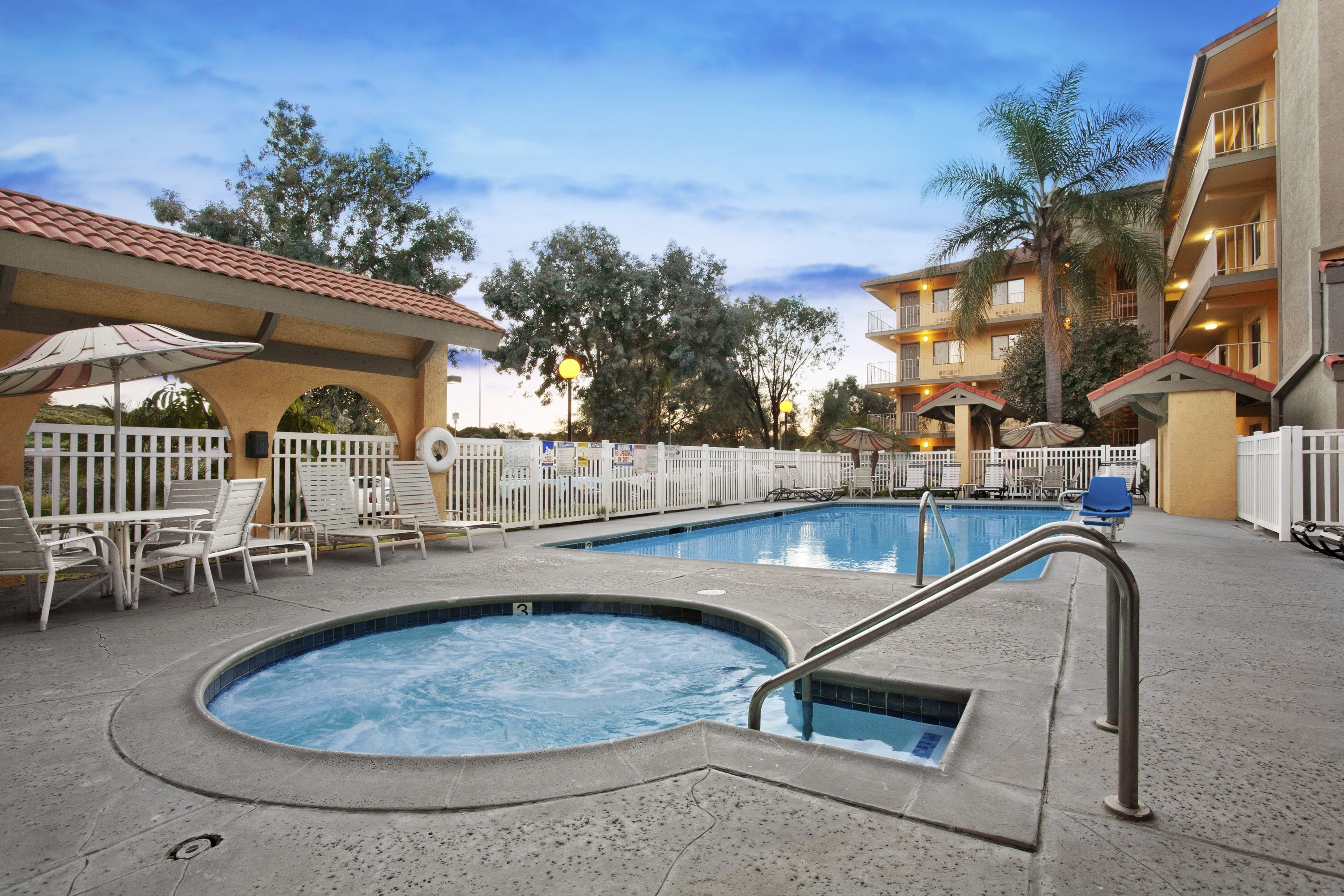 Days Inn By Wyndham Buena Park Buena Park Ca Hotels
